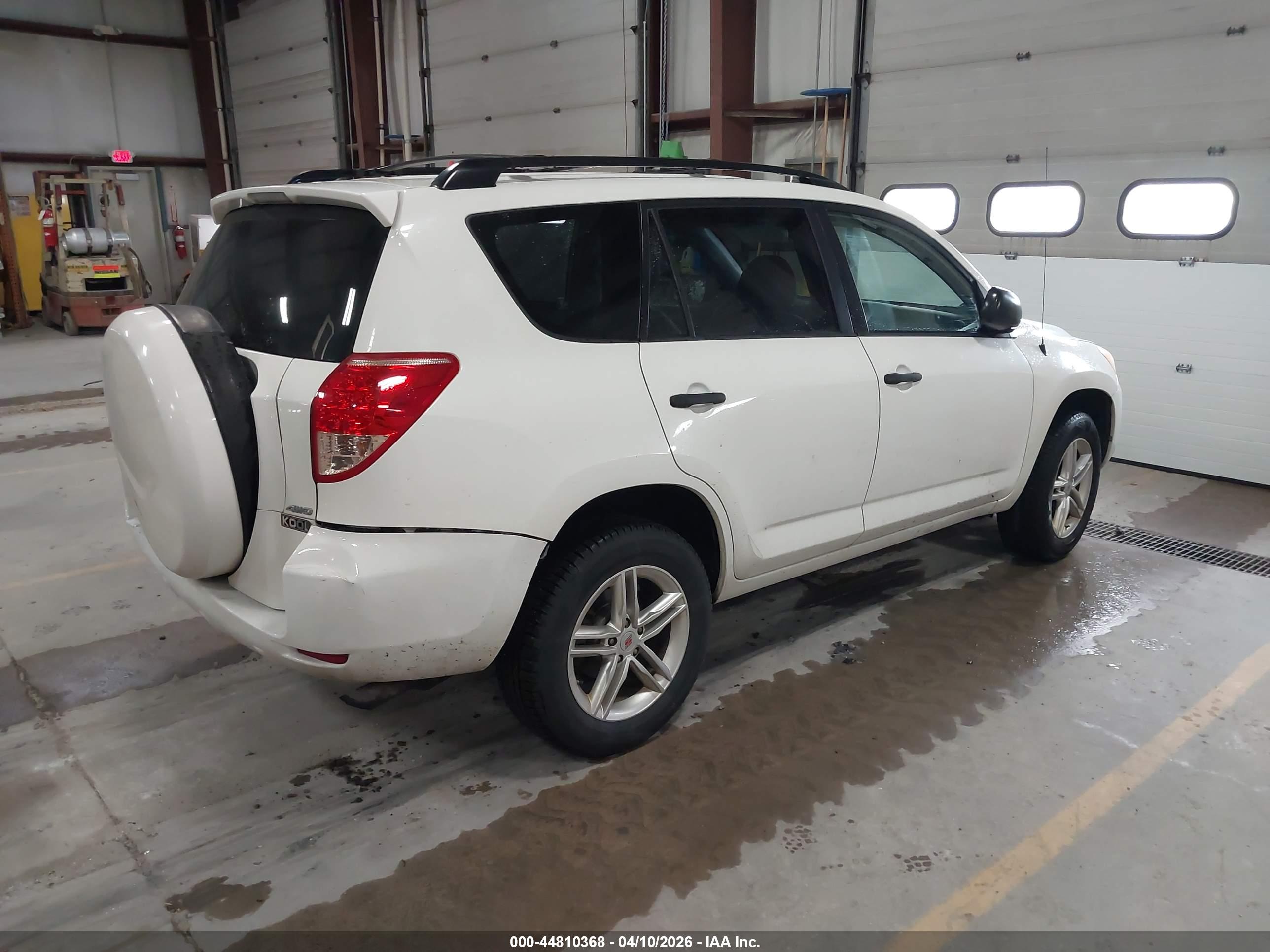 TOYOTA RAV4 image 4