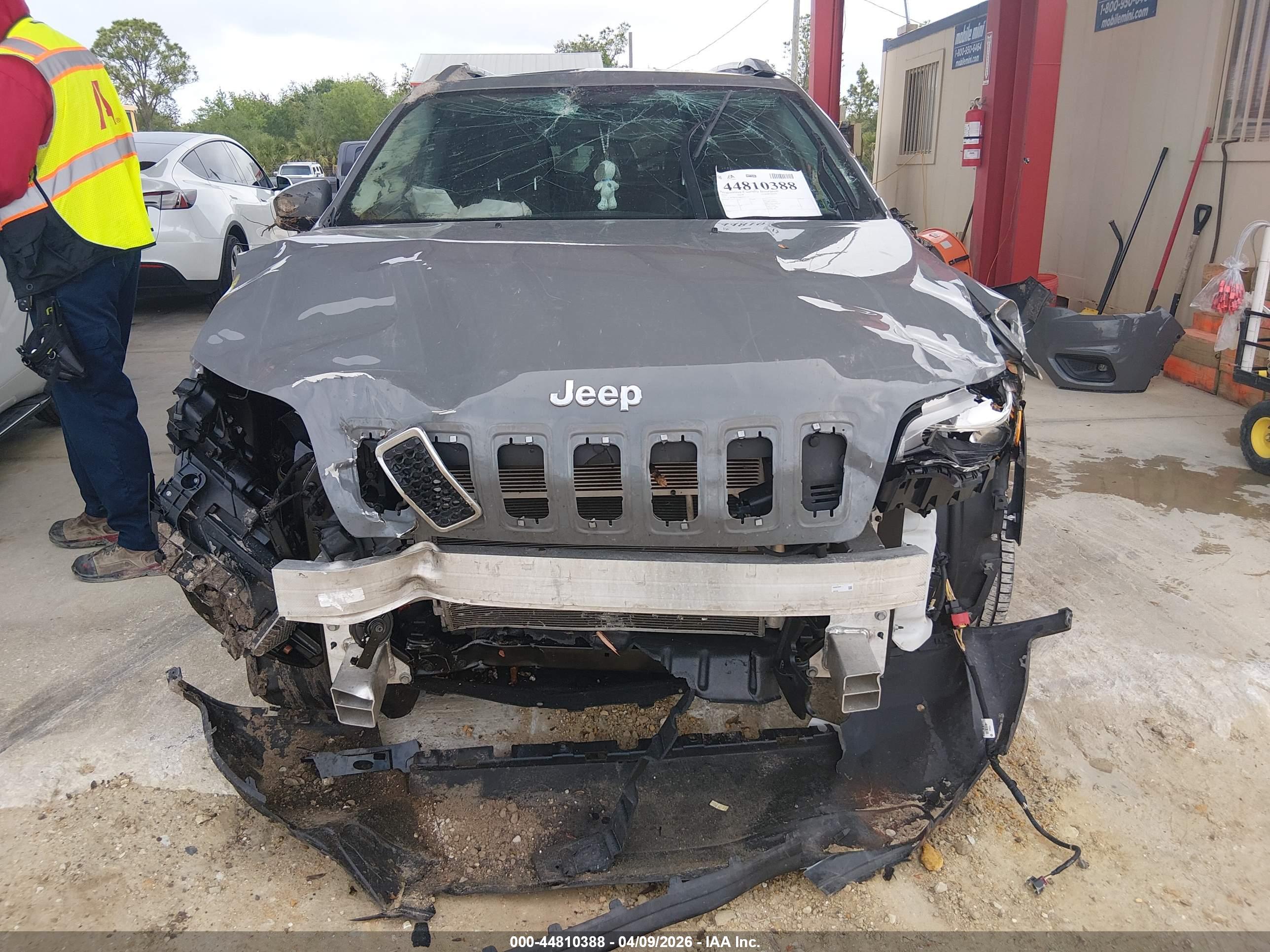 JEEP CHEROKEE image 6