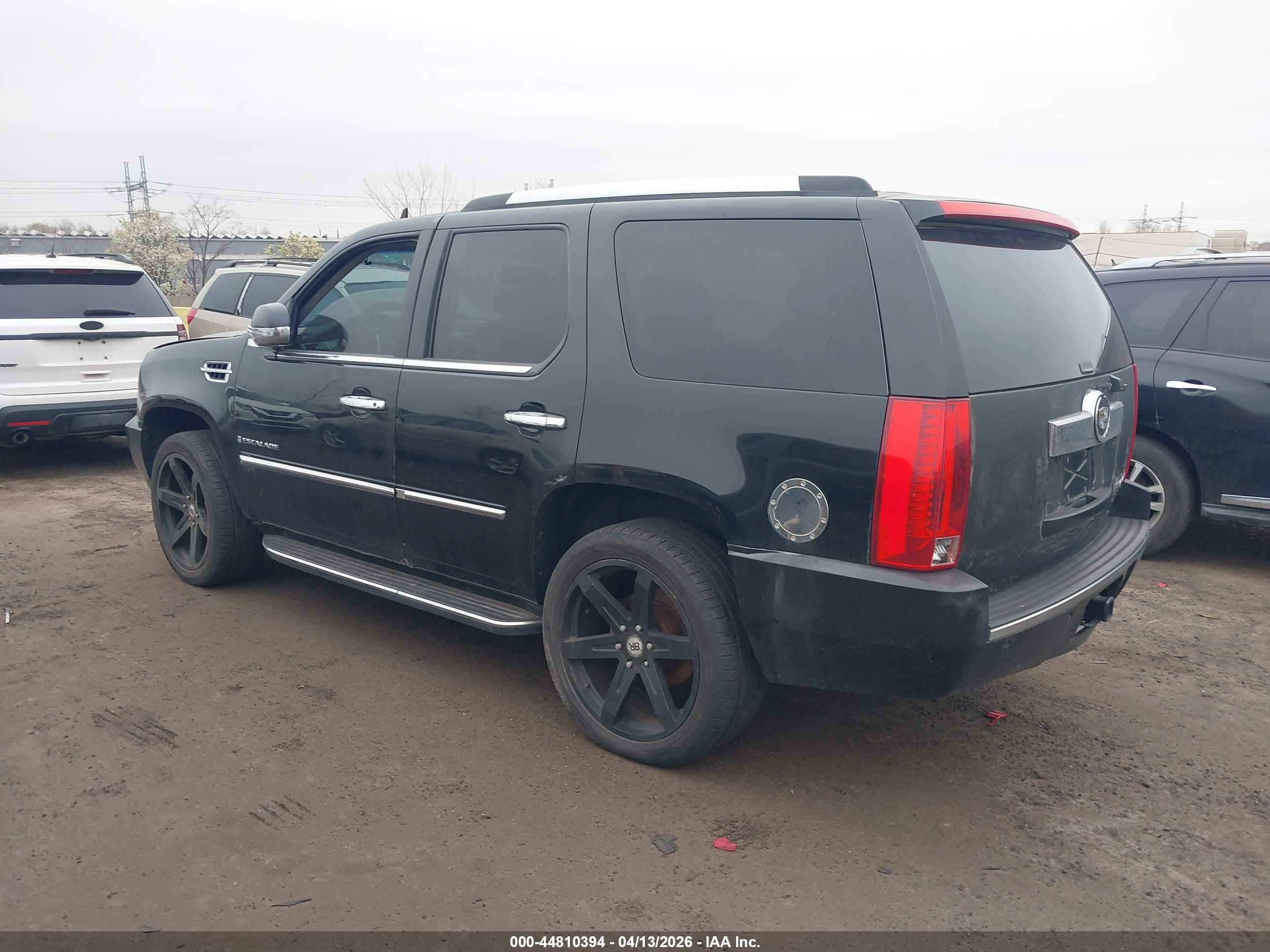 CADILLAC ESCALADE image 3