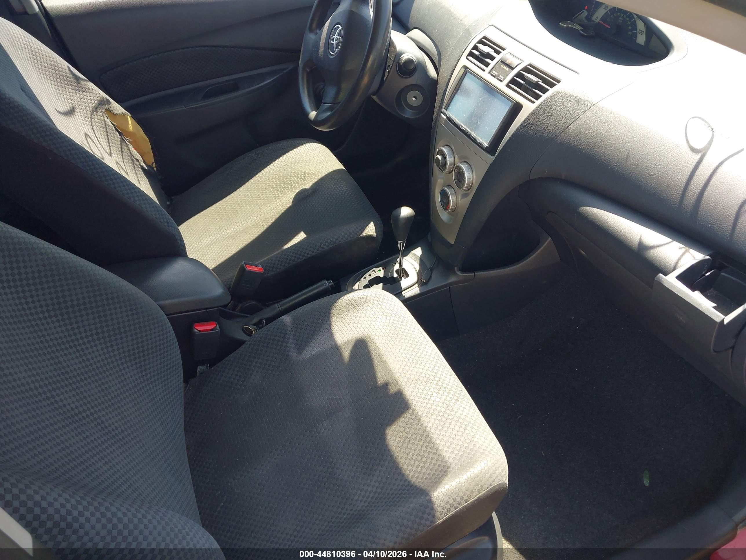TOYOTA YARIS image 5