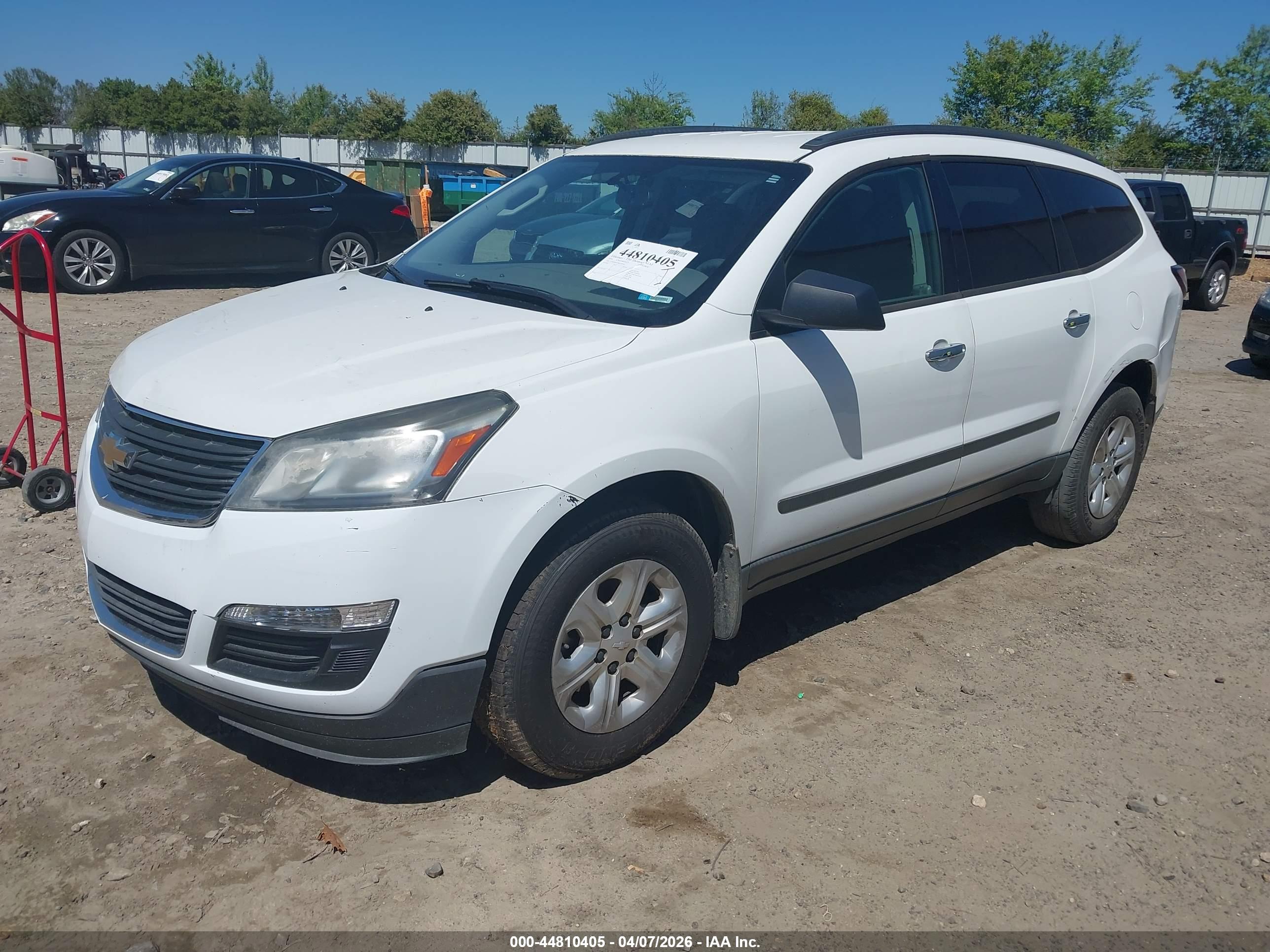 CHEVROLET TRAVERSE image 2