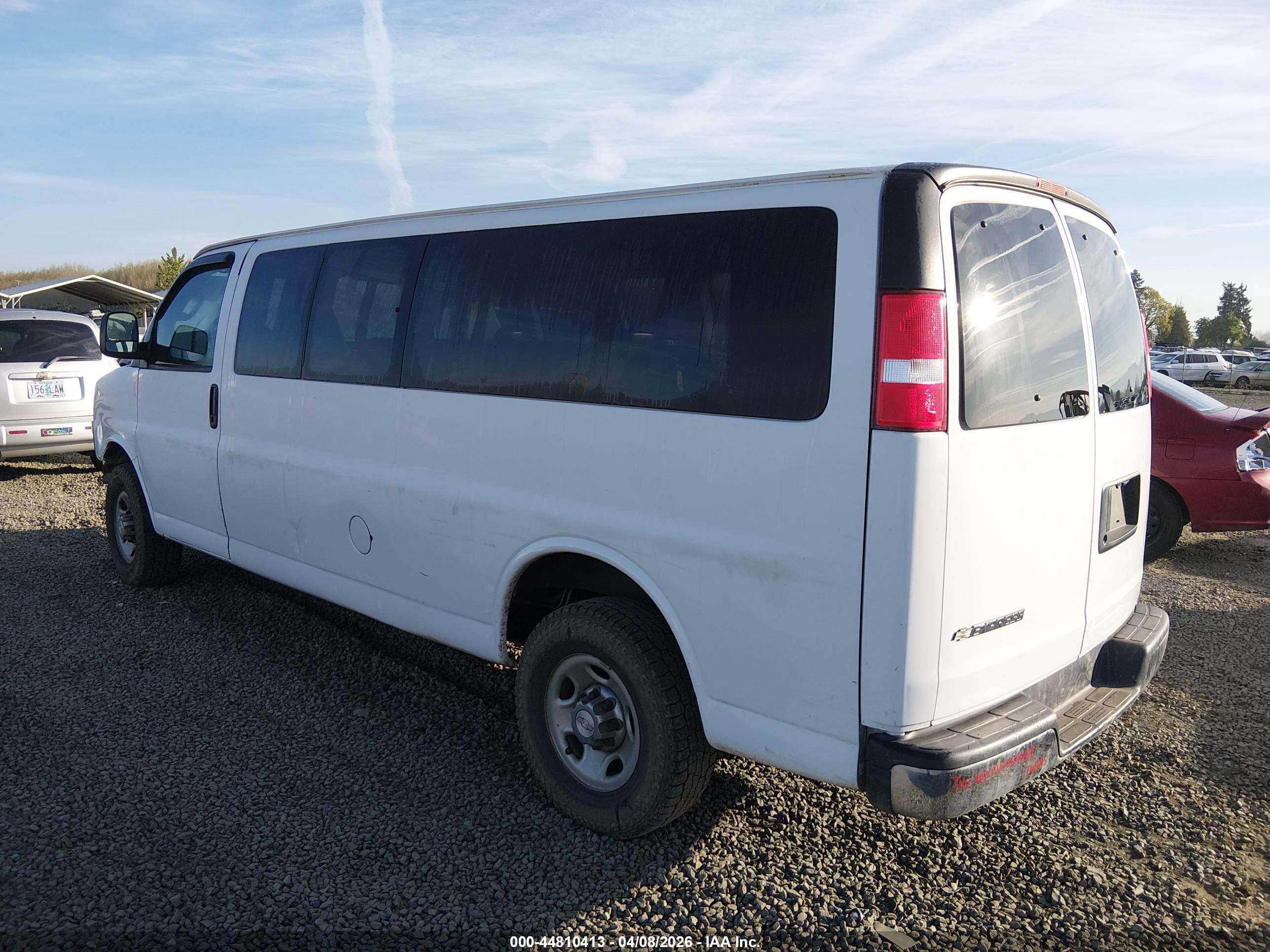 CHEVROLET EXPRESS image 3
