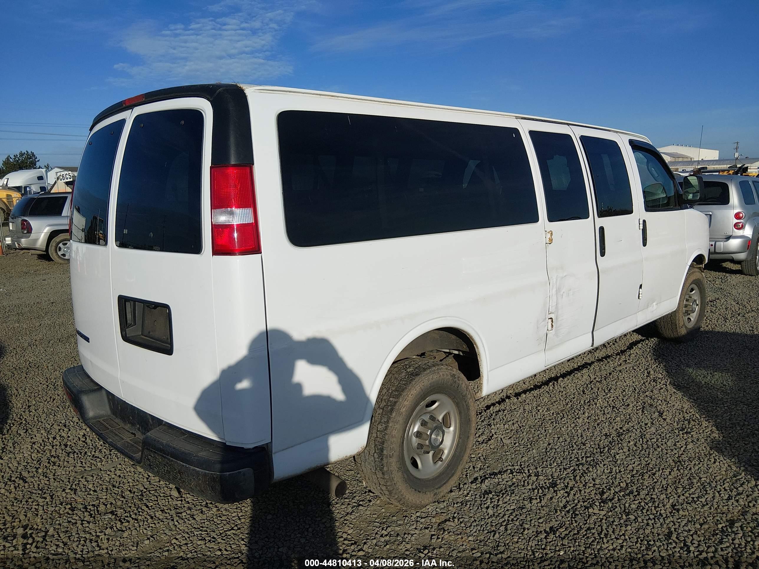 CHEVROLET EXPRESS image 4