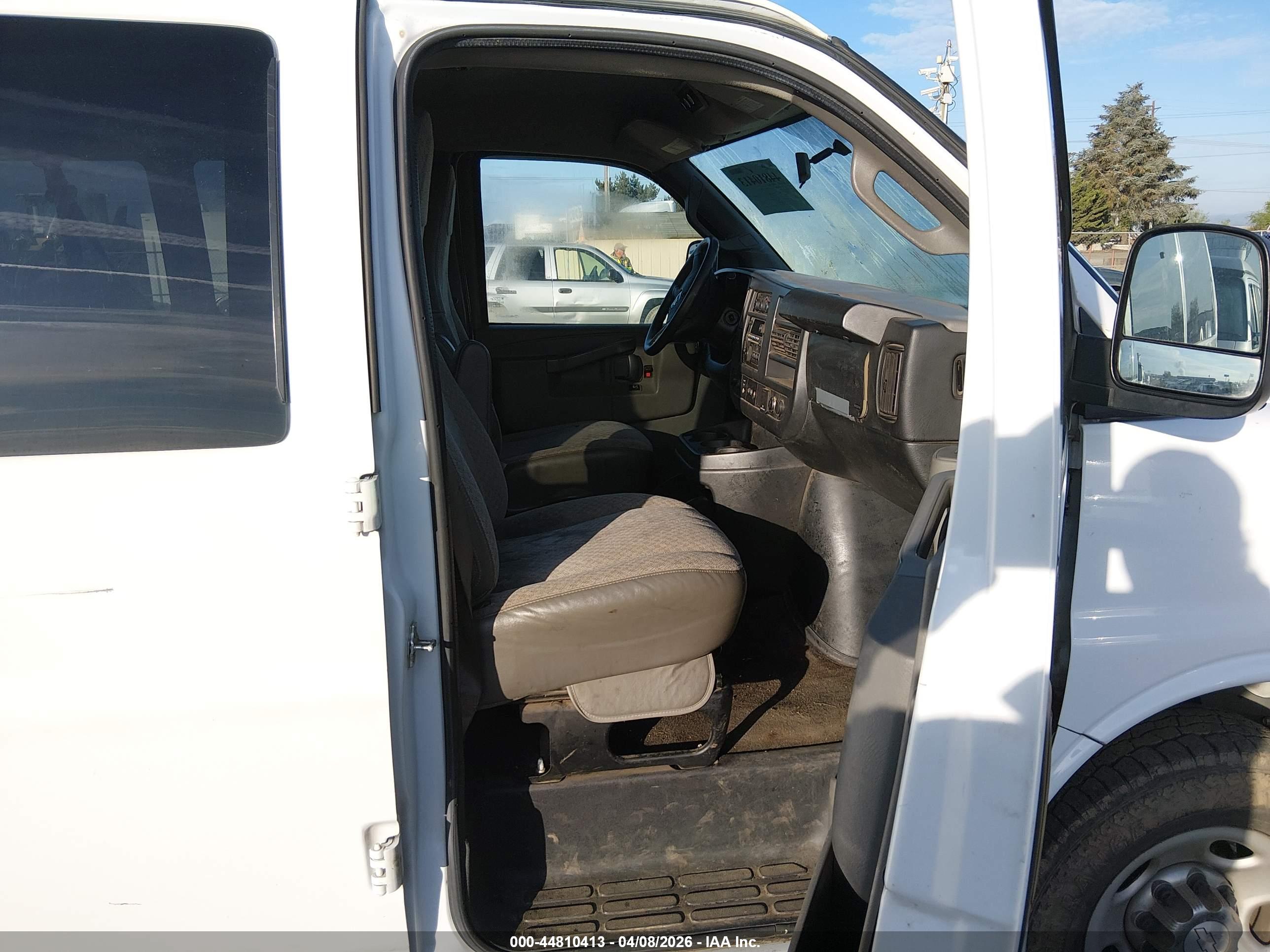 CHEVROLET EXPRESS image 5