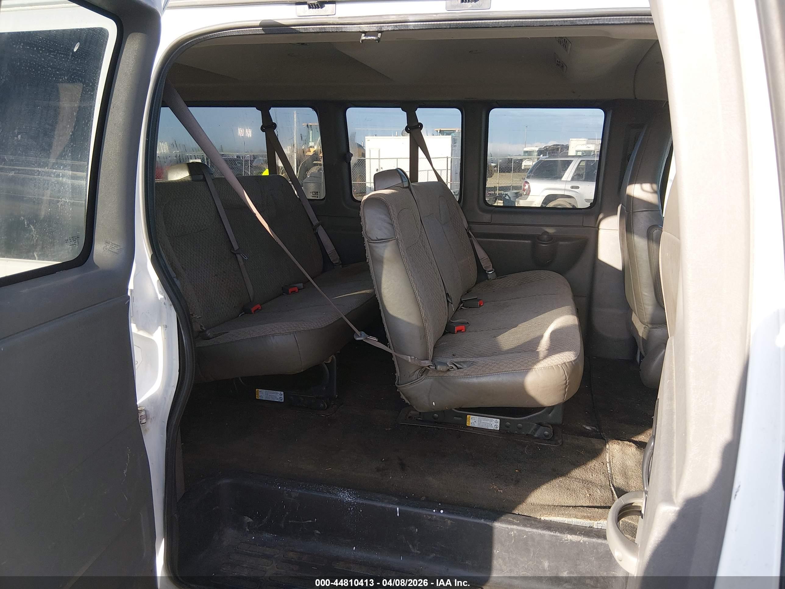 CHEVROLET EXPRESS image 8