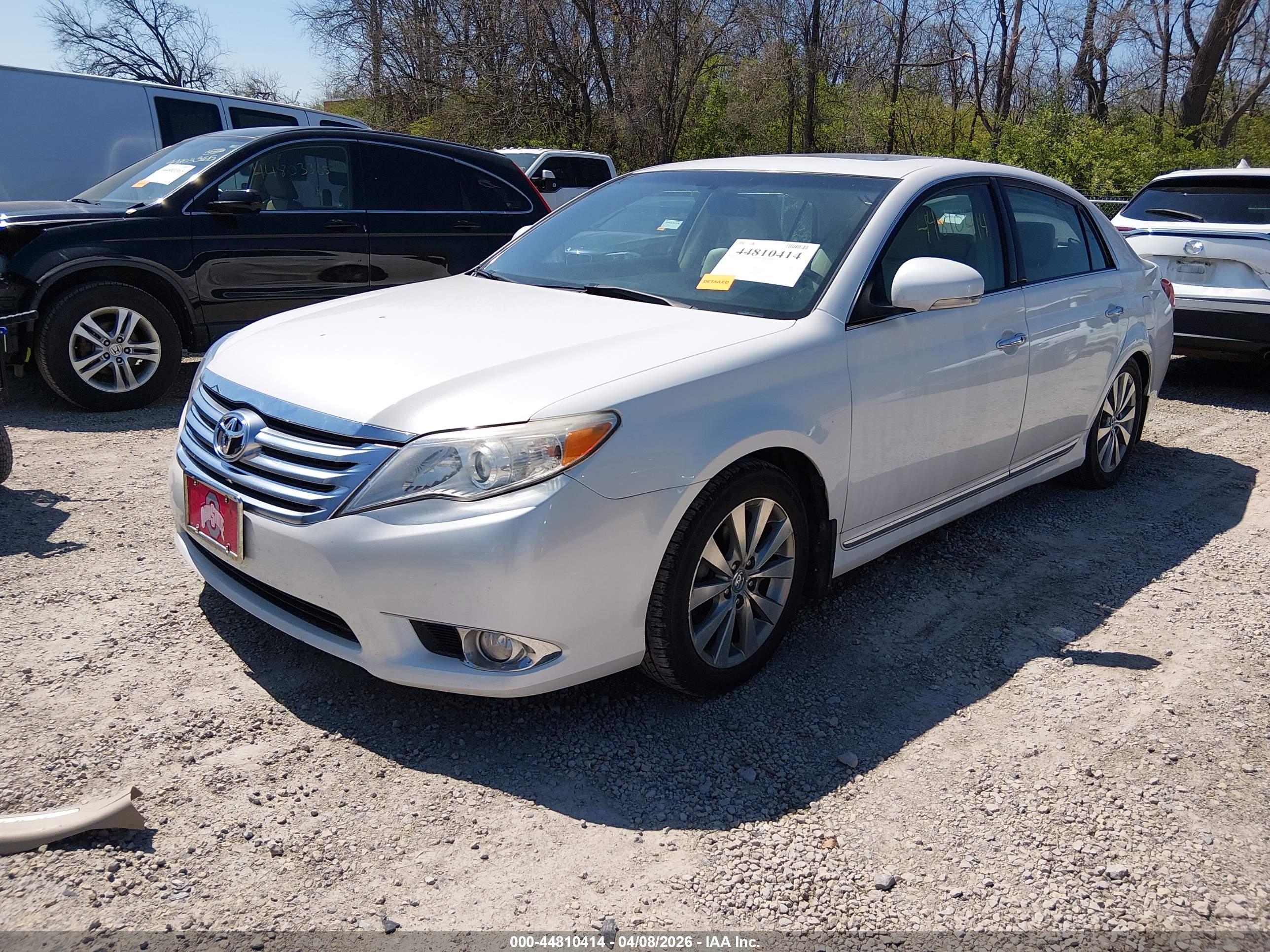 TOYOTA AVALON image 2