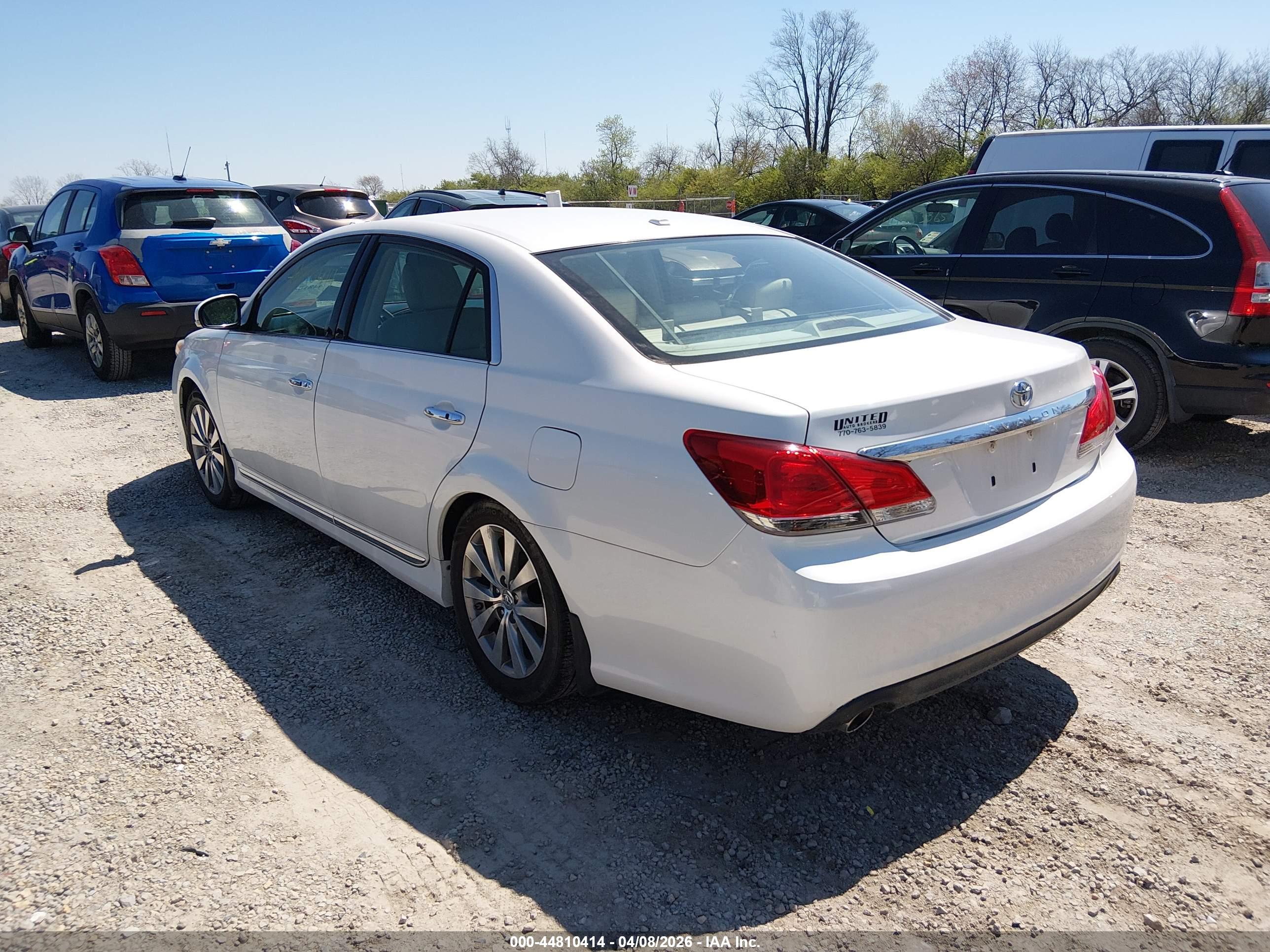 TOYOTA AVALON image 3