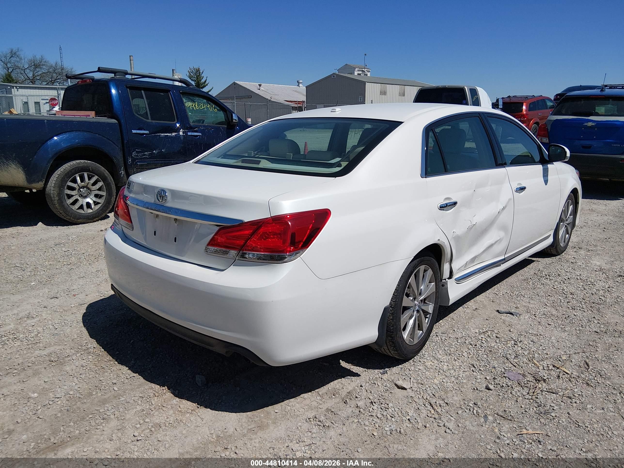 TOYOTA AVALON image 4