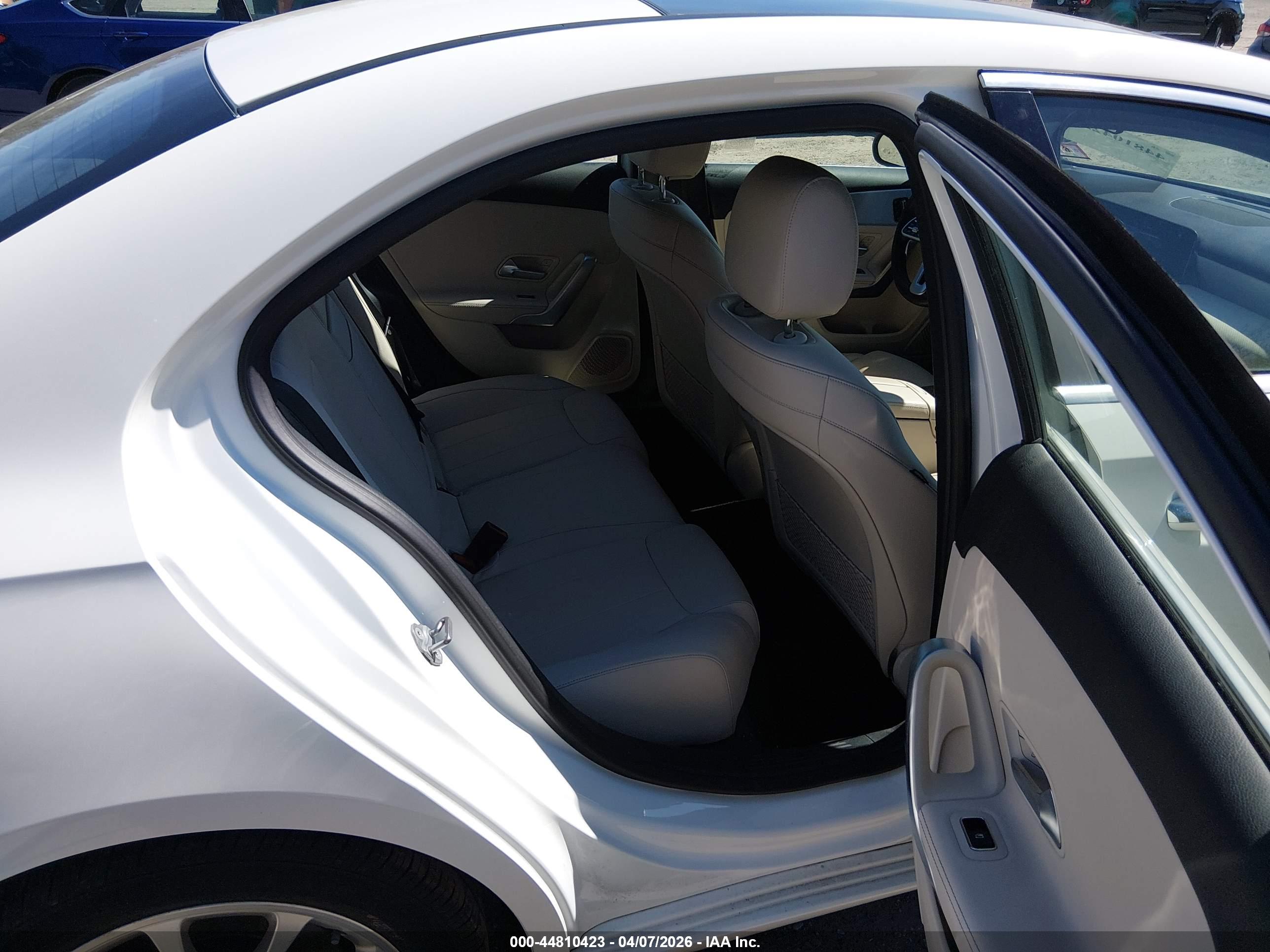 MERCEDES-BENZ A image 8