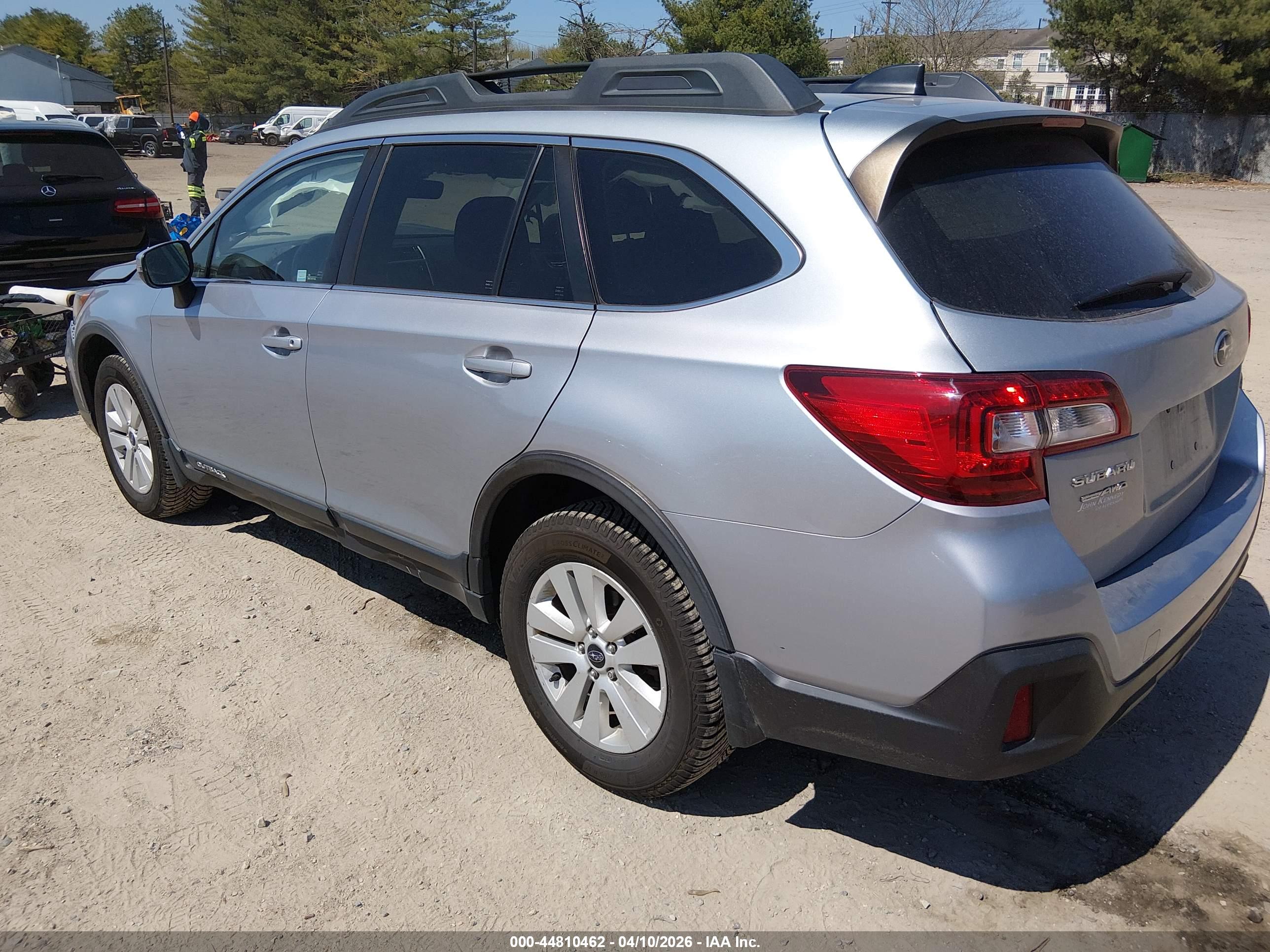SUBARU OUTBACK image 3
