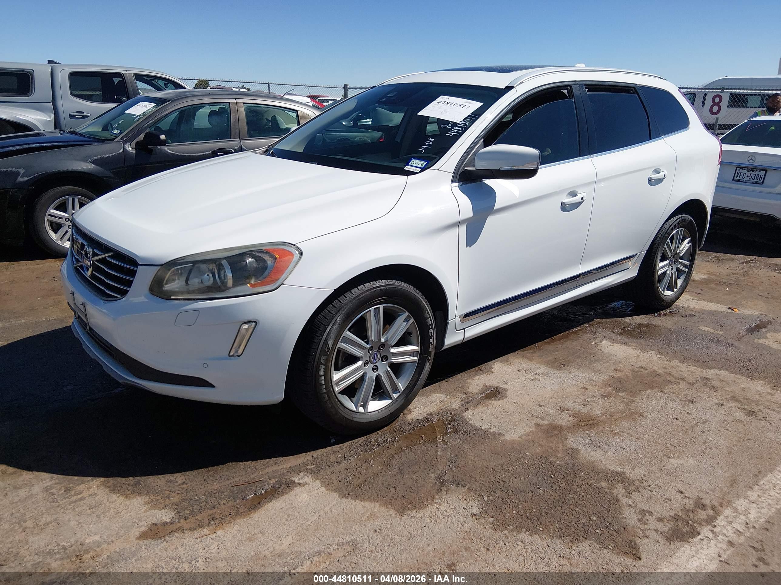 VOLVO XC60 image 2