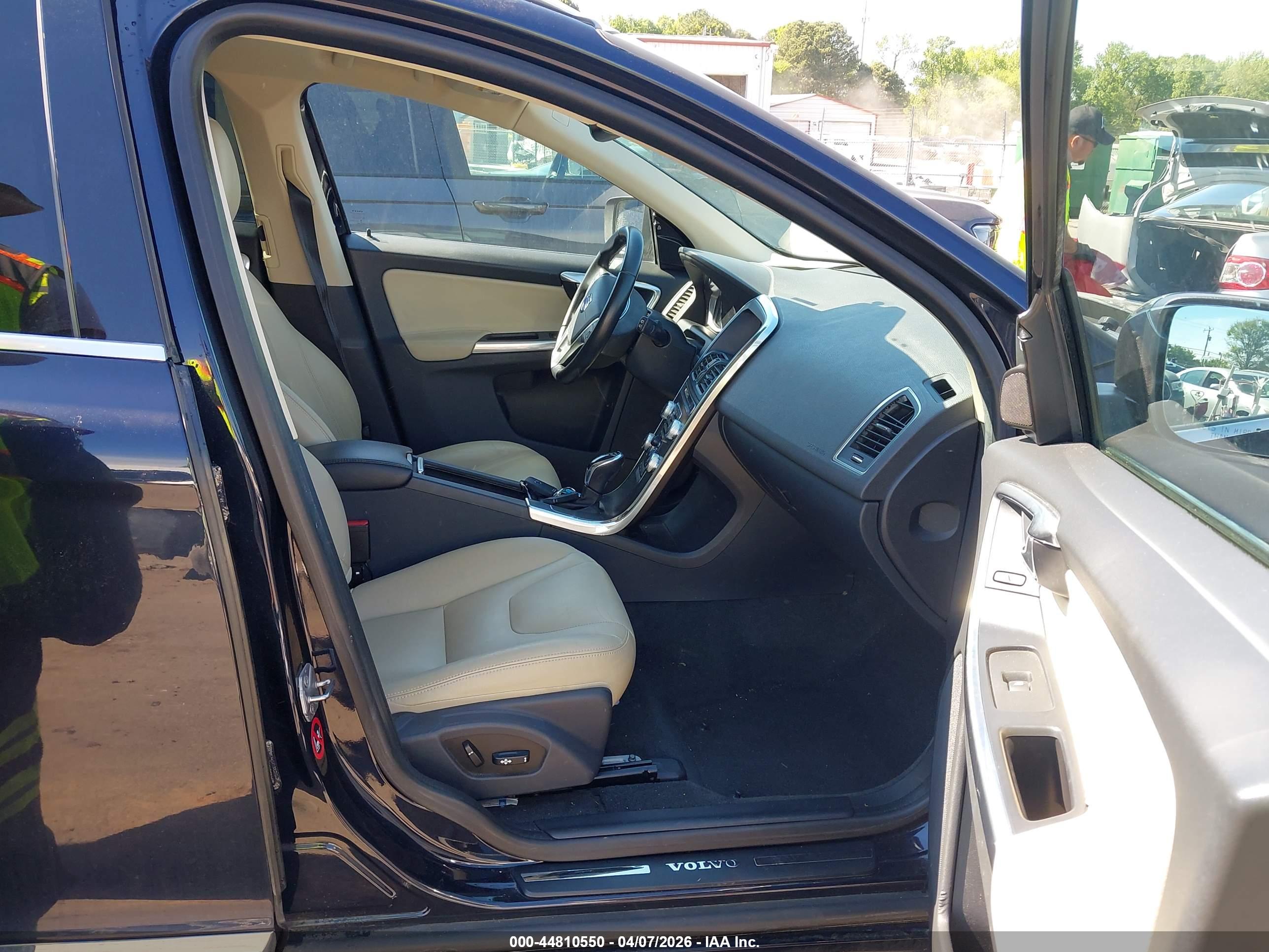 VOLVO XC60 image 5