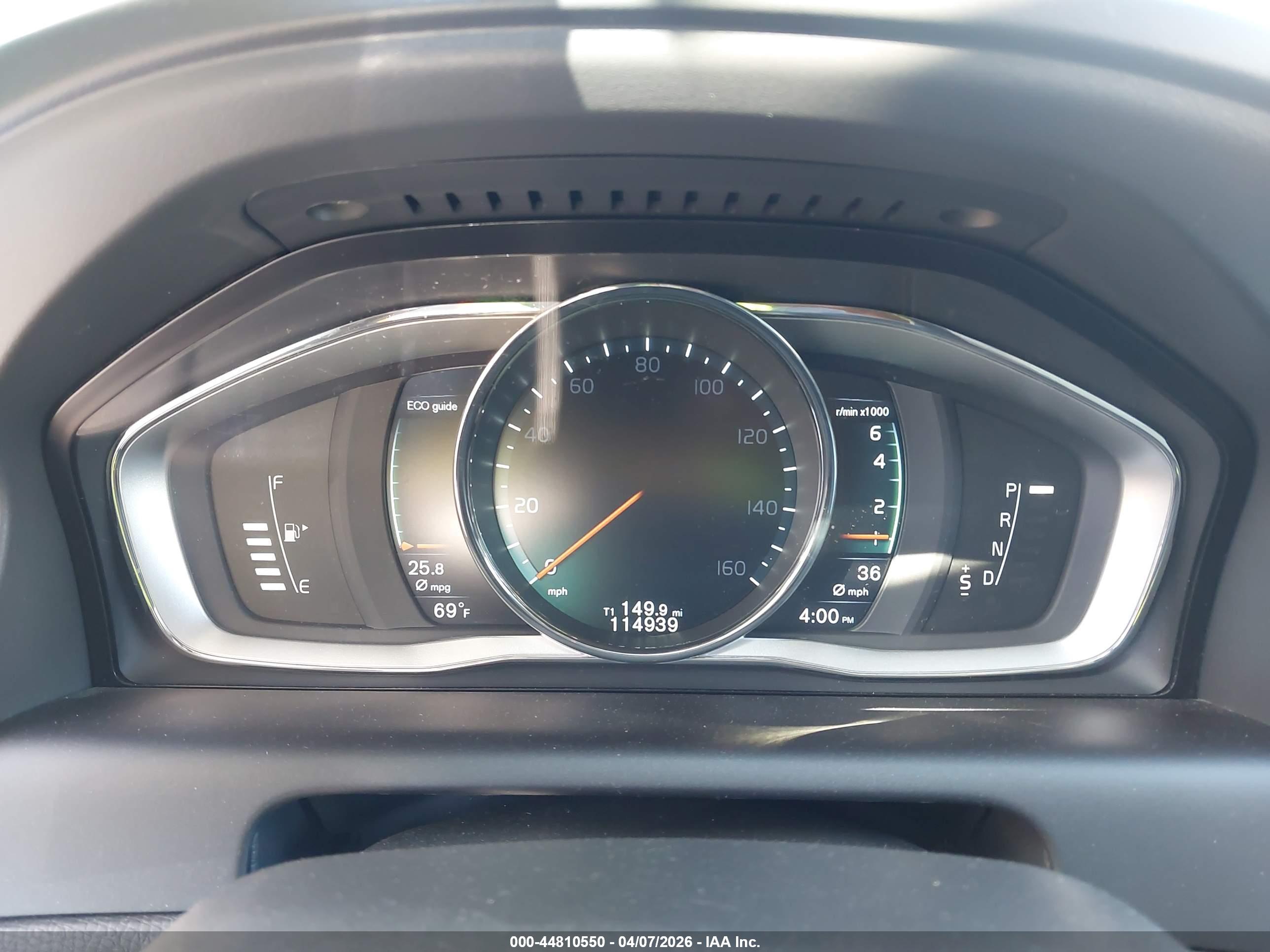 VOLVO XC60 image 7