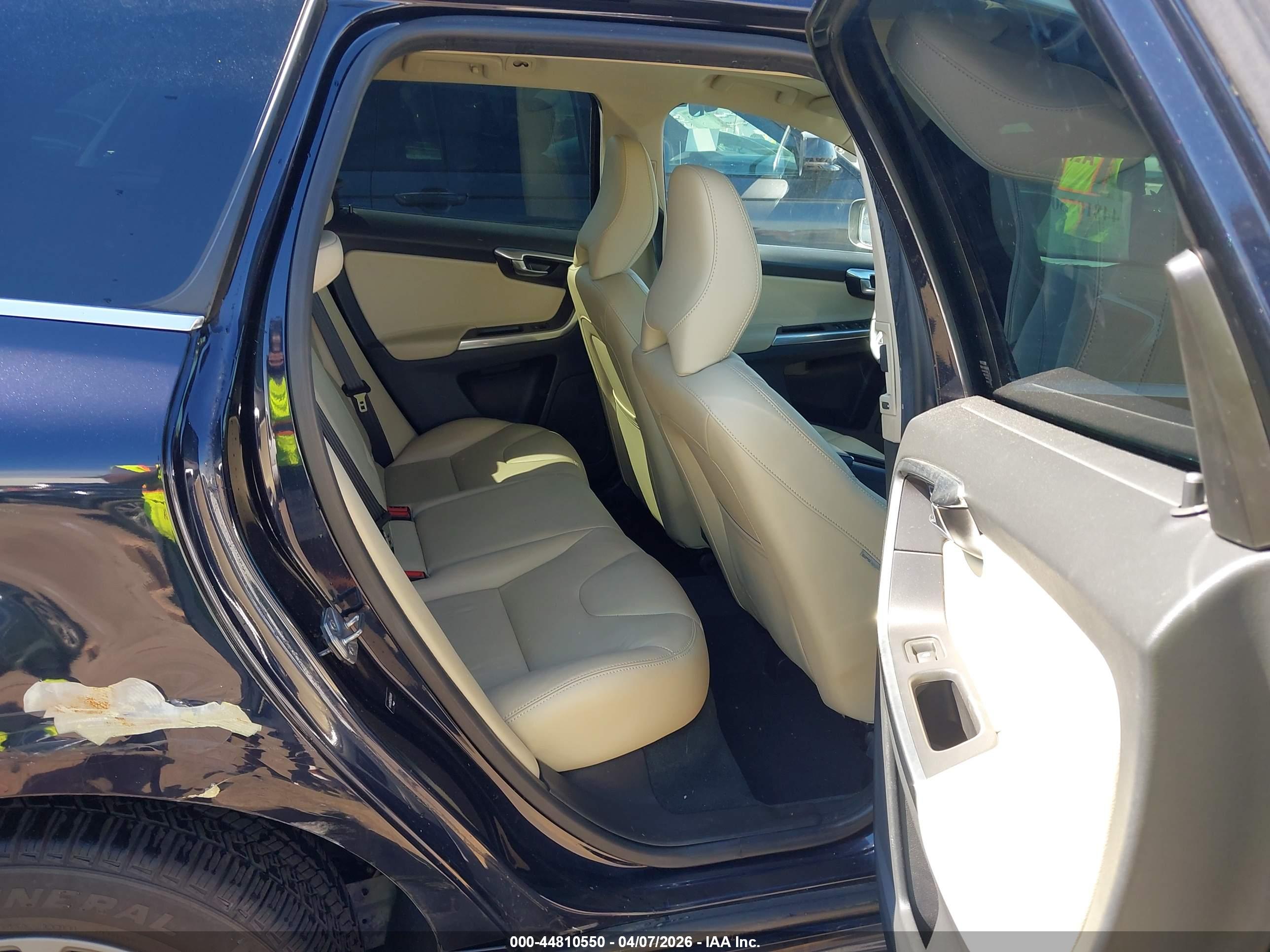 VOLVO XC60 image 8