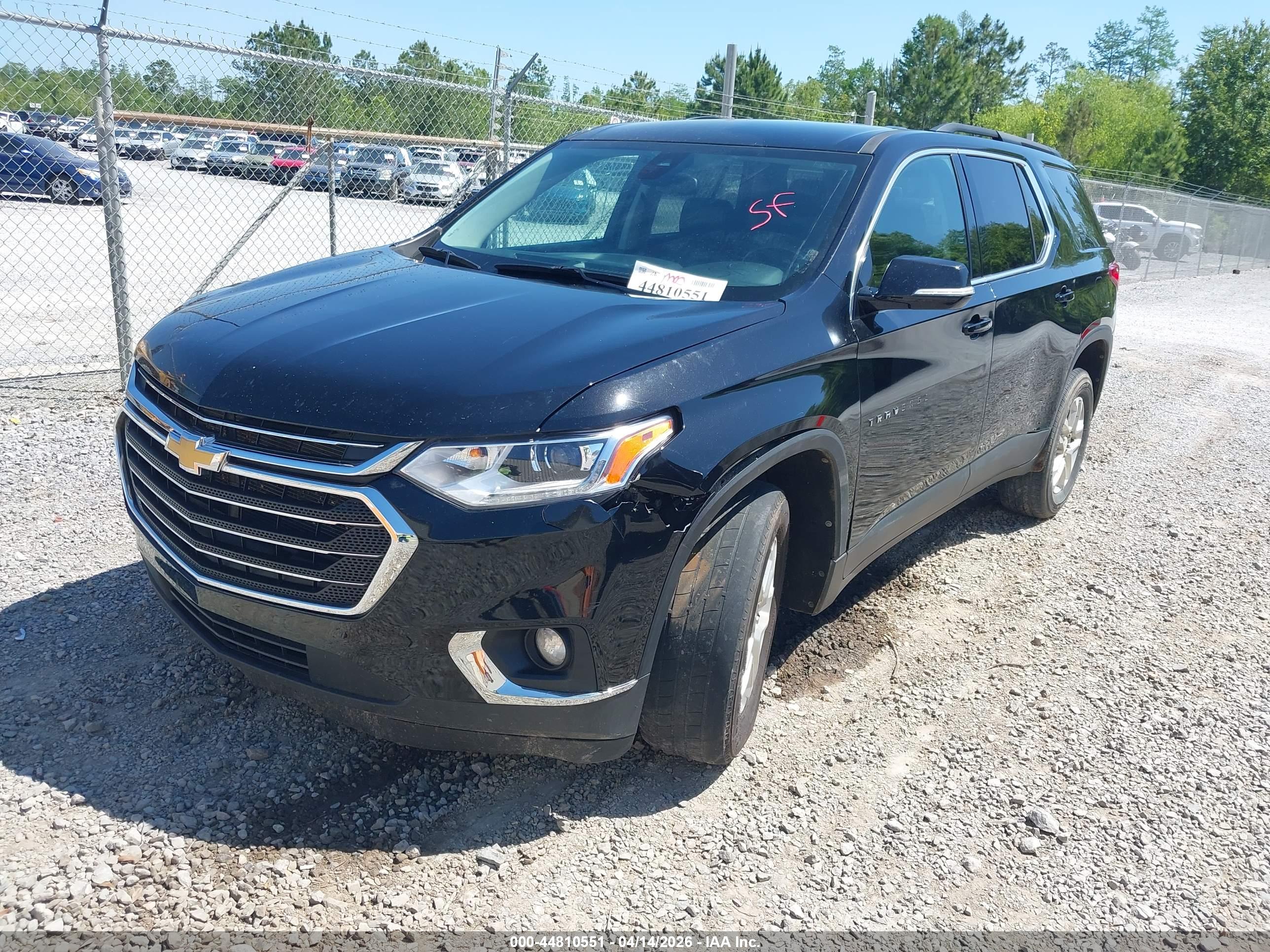 CHEVROLET TRAVERSE image 2