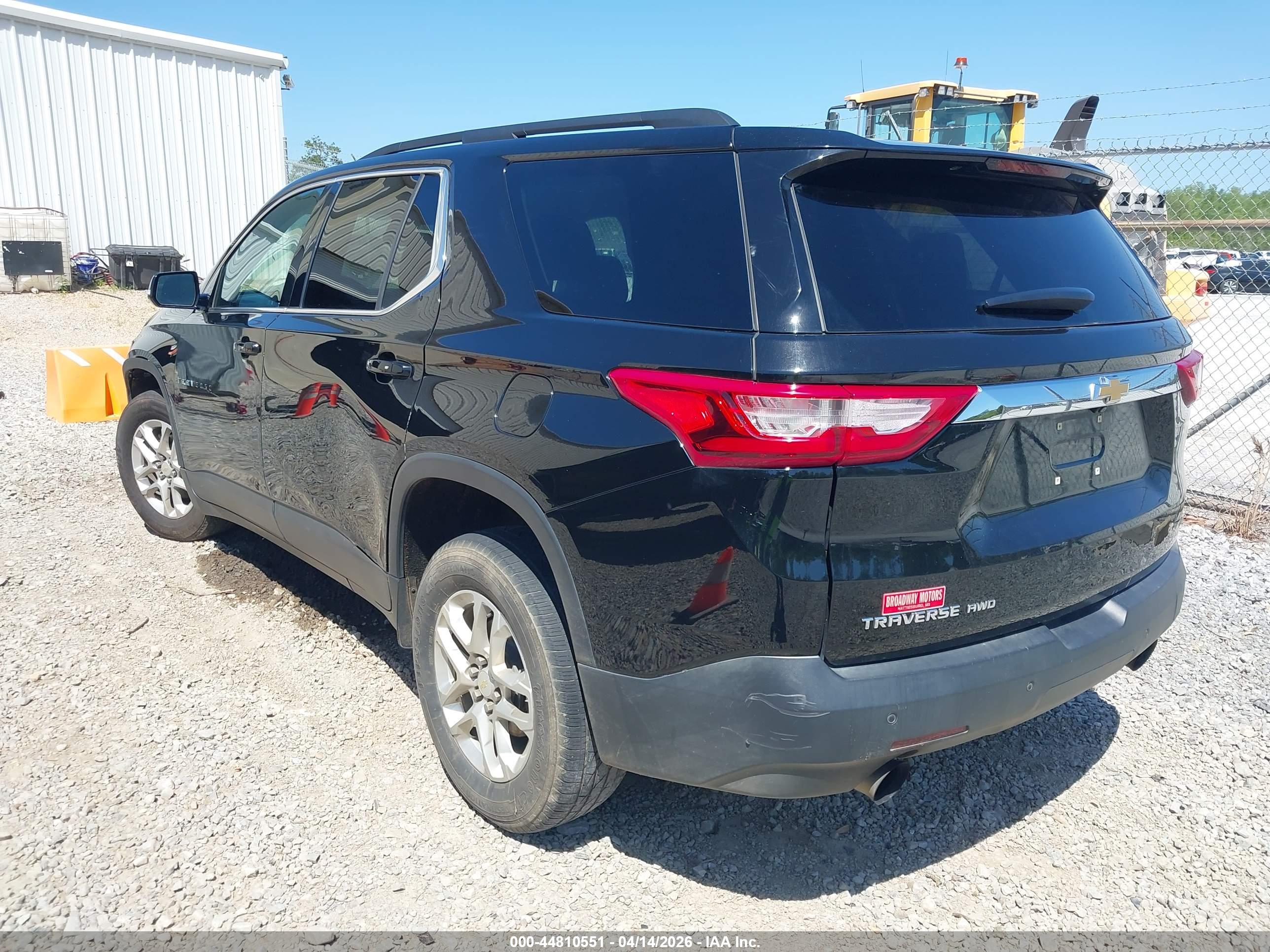 CHEVROLET TRAVERSE image 3