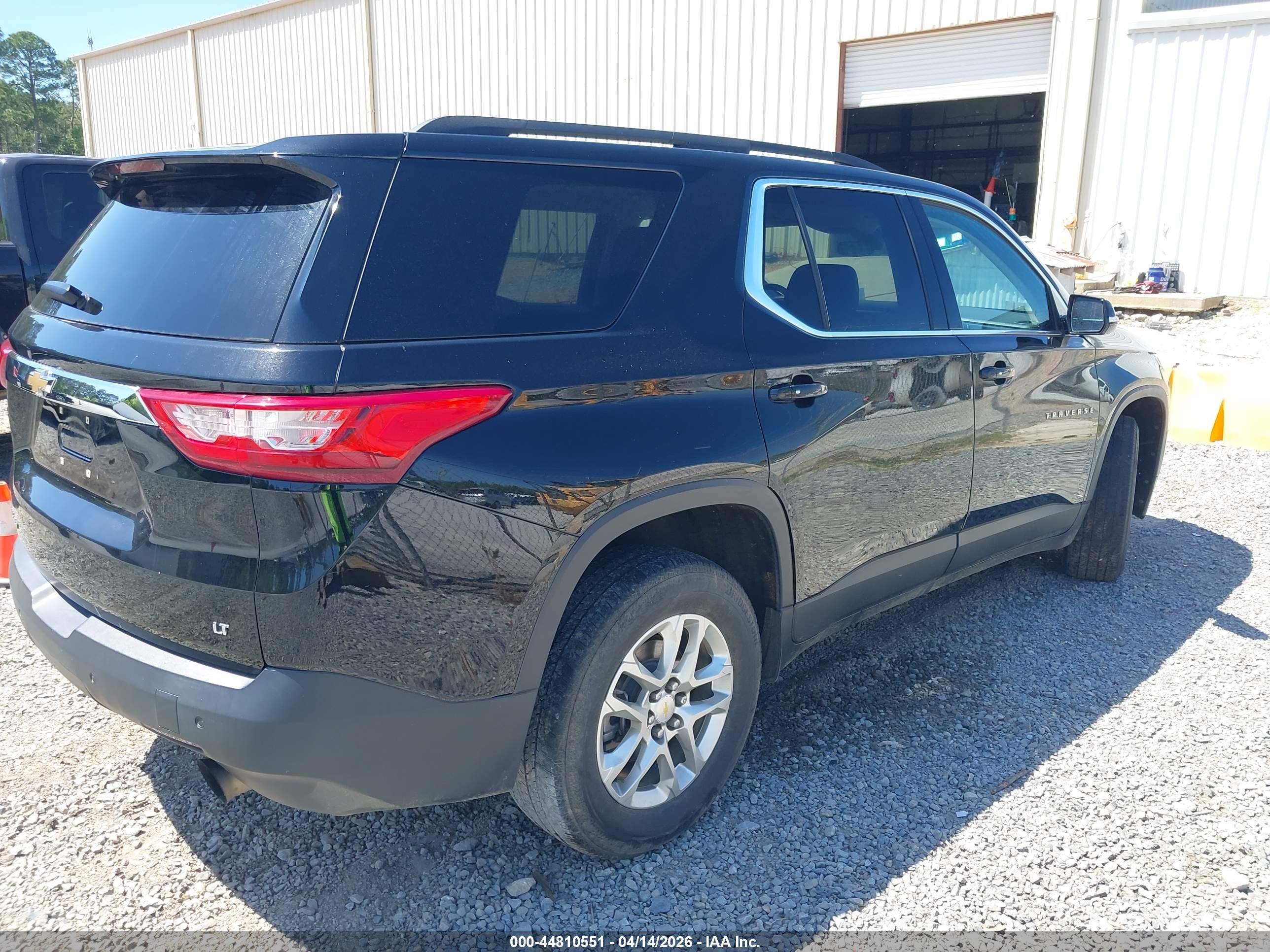 CHEVROLET TRAVERSE image 4
