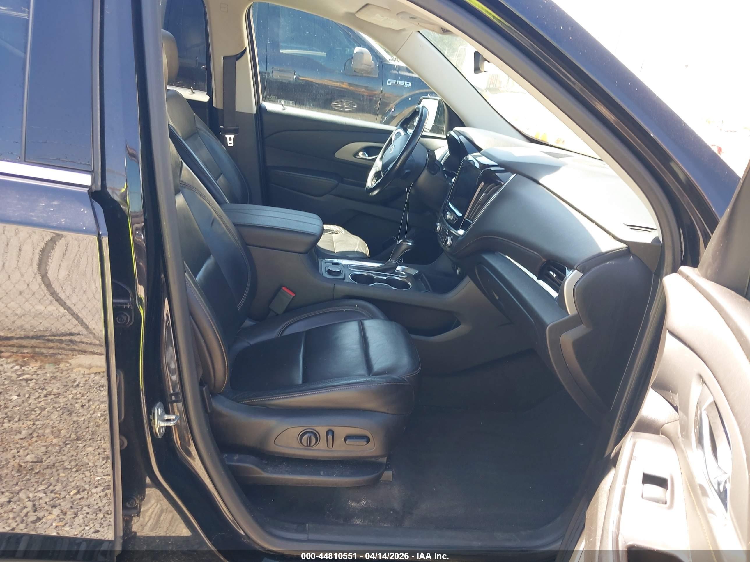 CHEVROLET TRAVERSE image 5