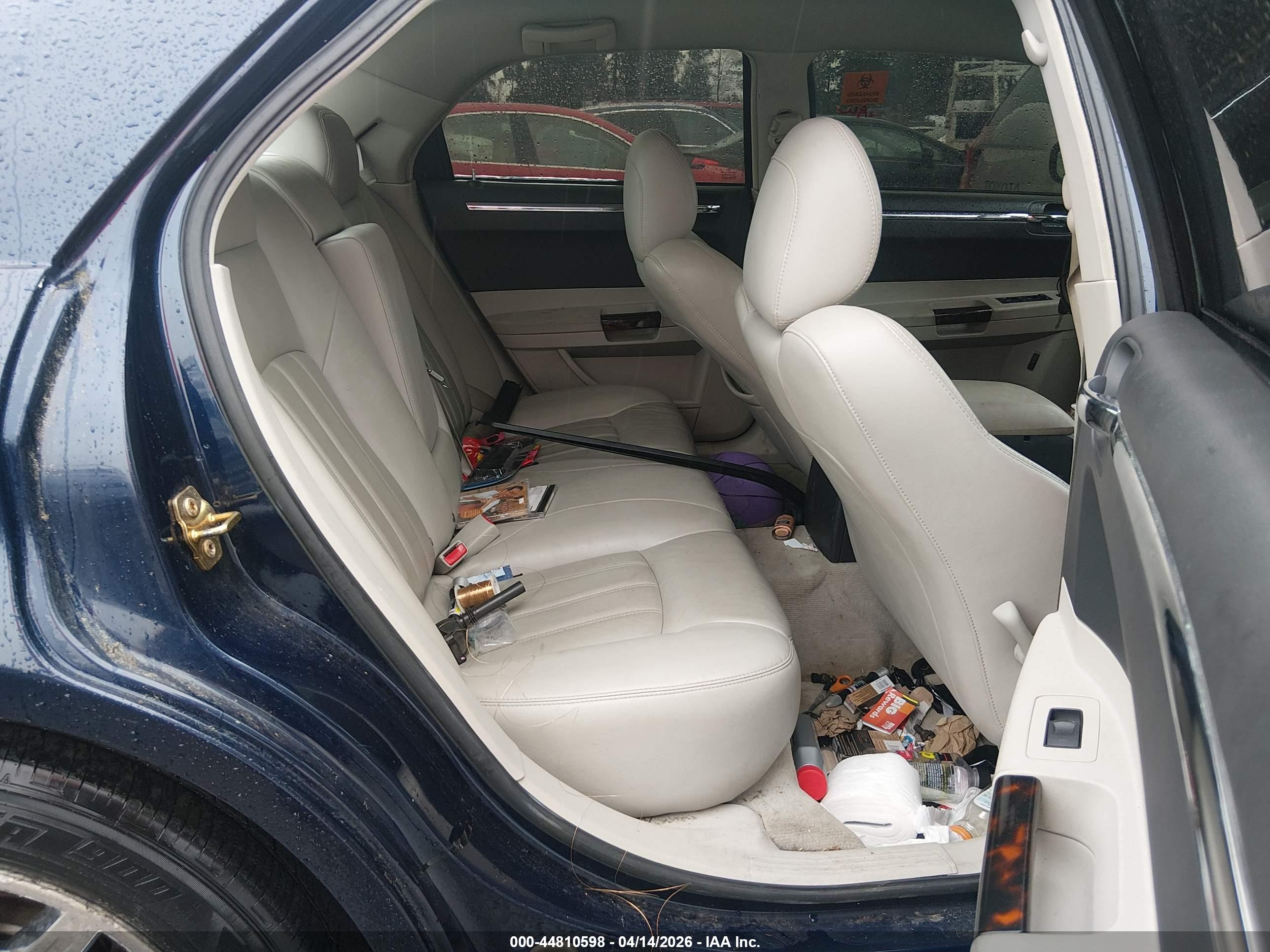 CHRYSLER 300C image 8