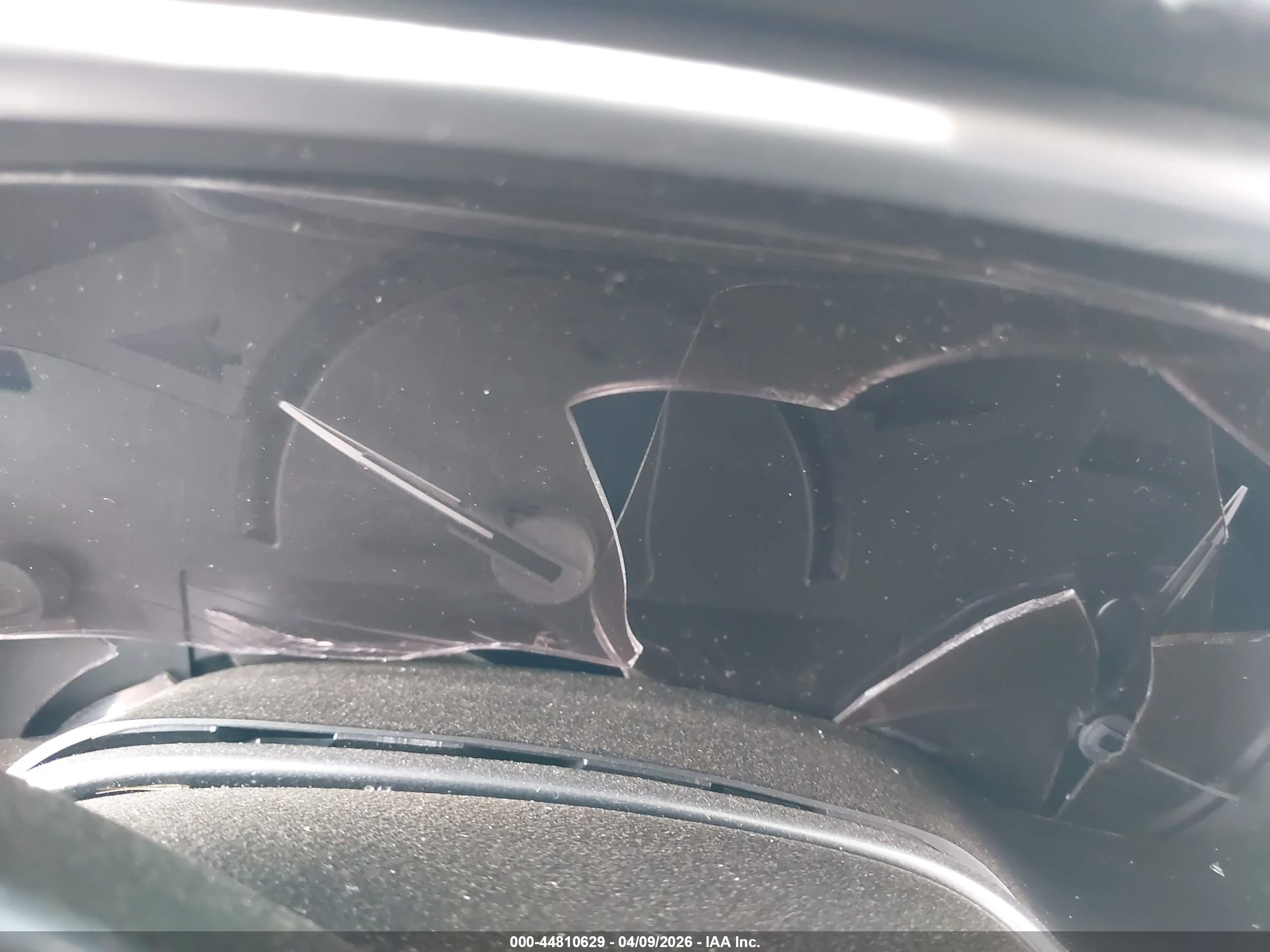CADILLAC SRX image 7