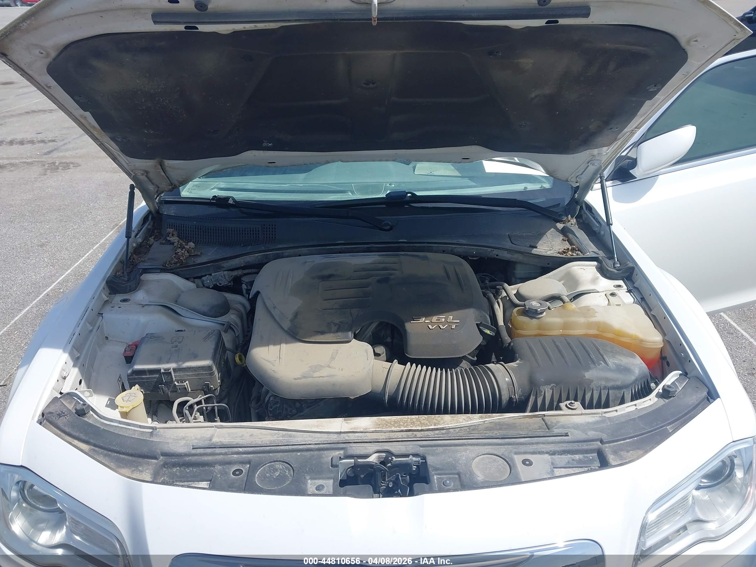 CHRYSLER 300 image 10
