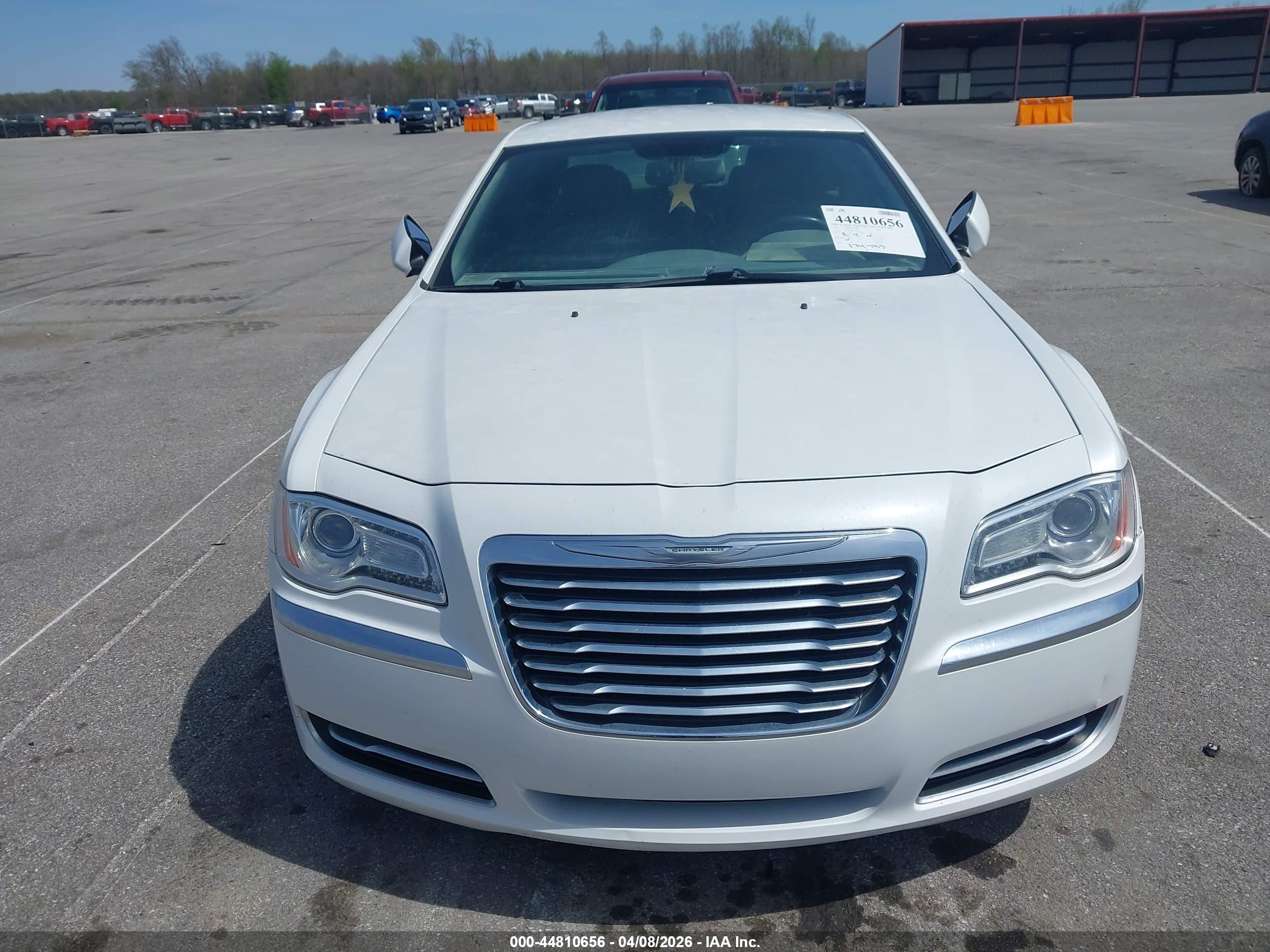 CHRYSLER 300 image 6