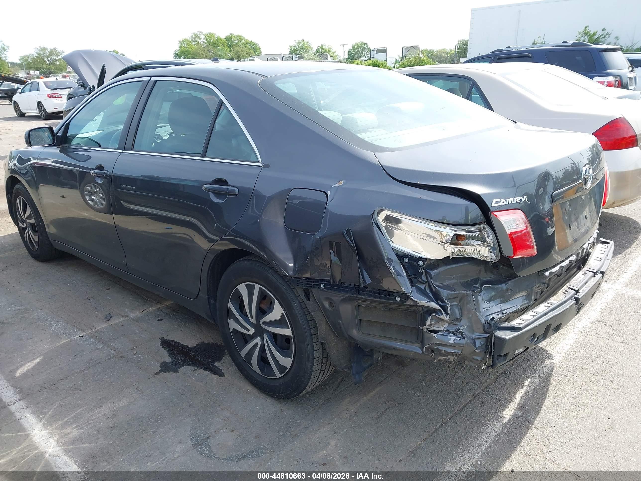 TOYOTA CAMRY image 3