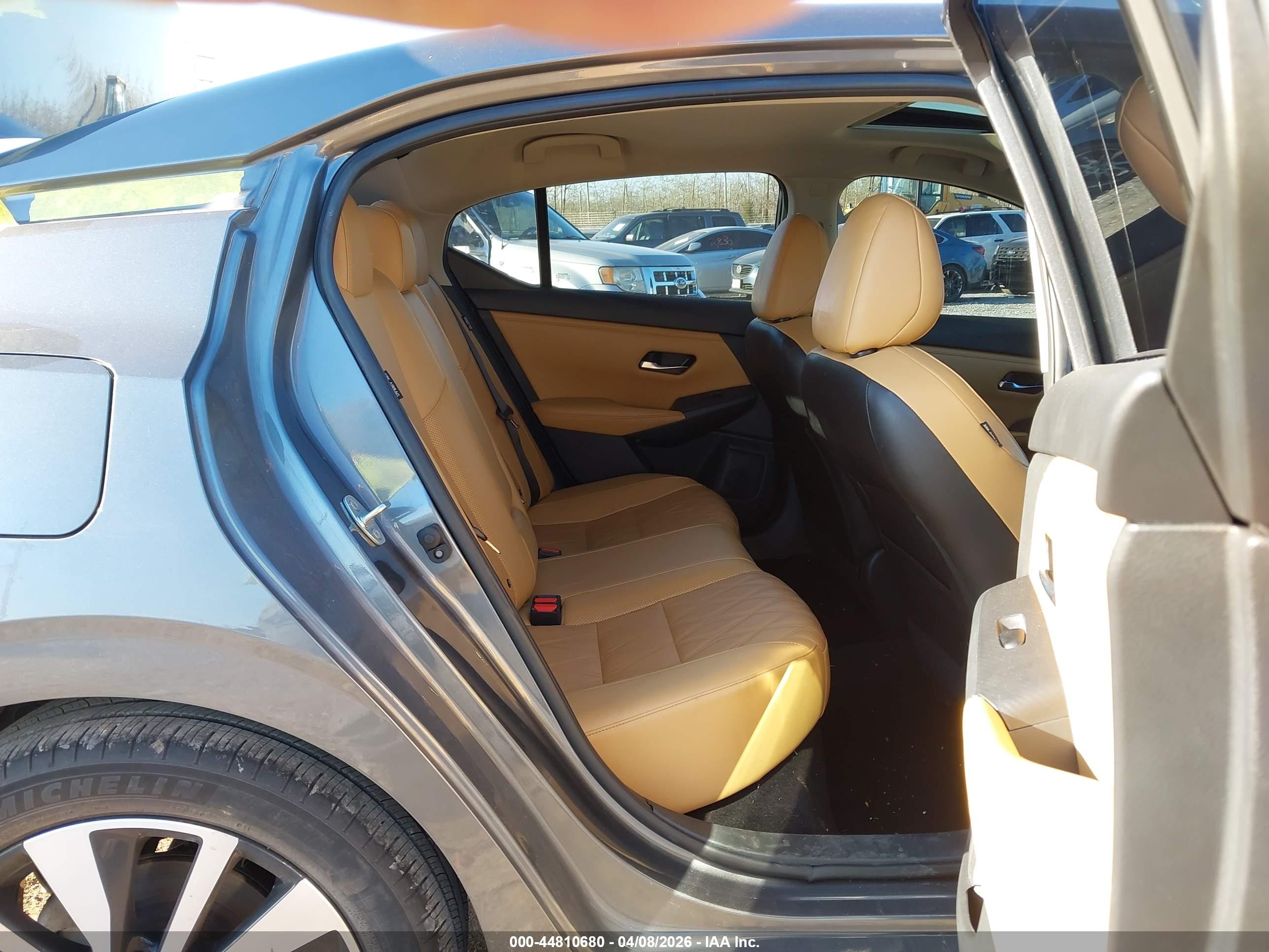 NISSAN SENTRA image 8
