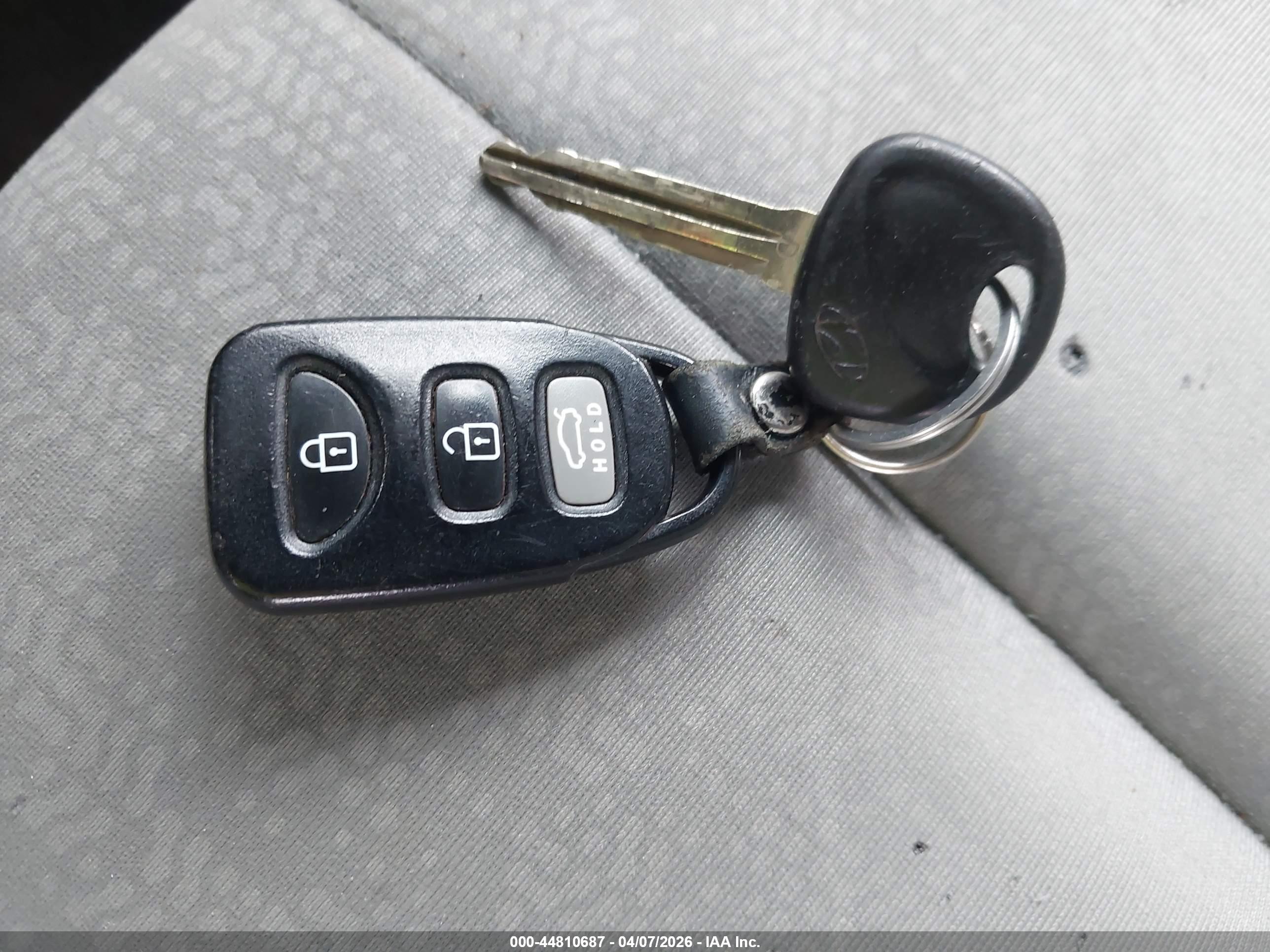 HYUNDAI ELANTRA image 11