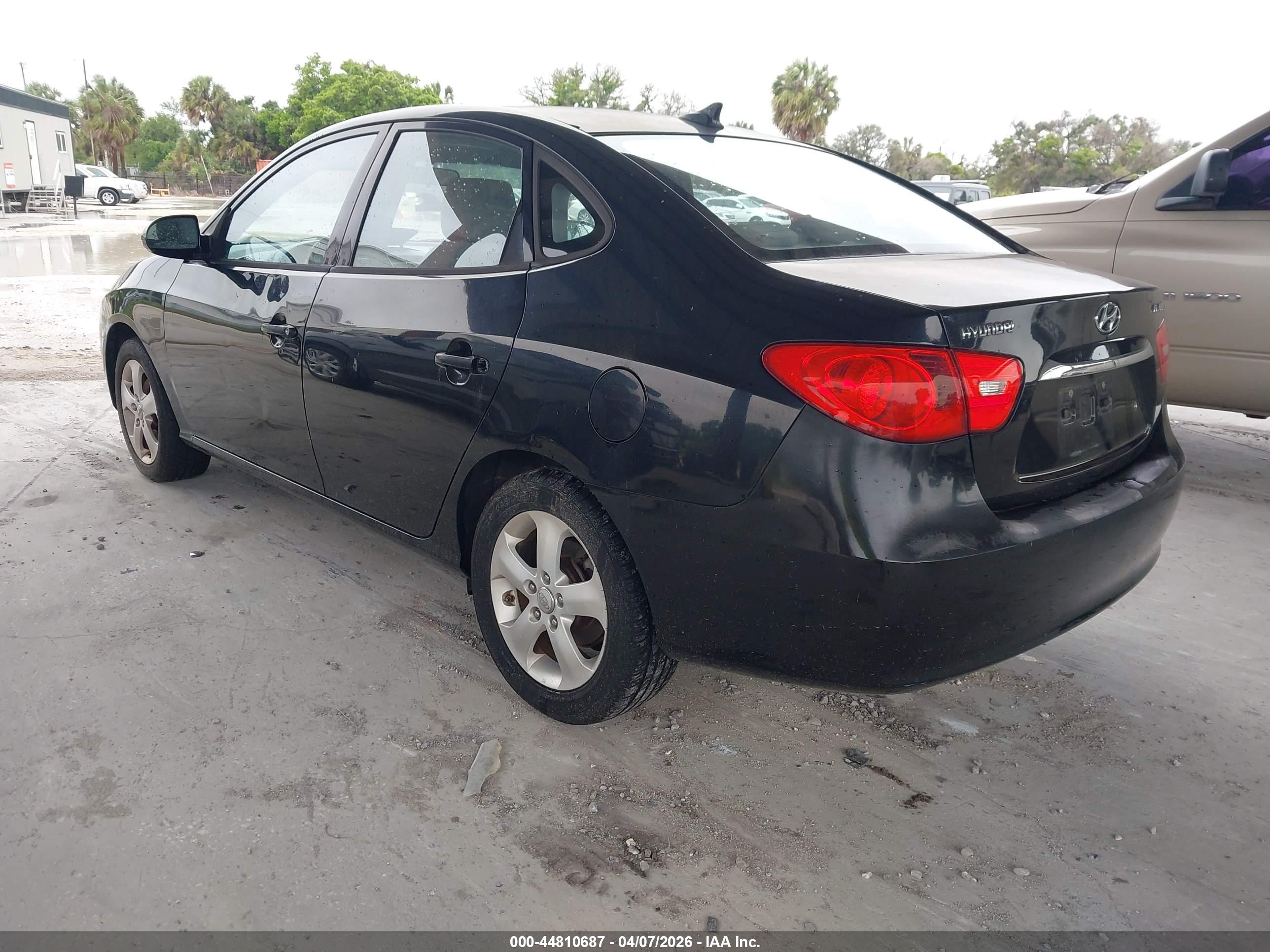 HYUNDAI ELANTRA image 3