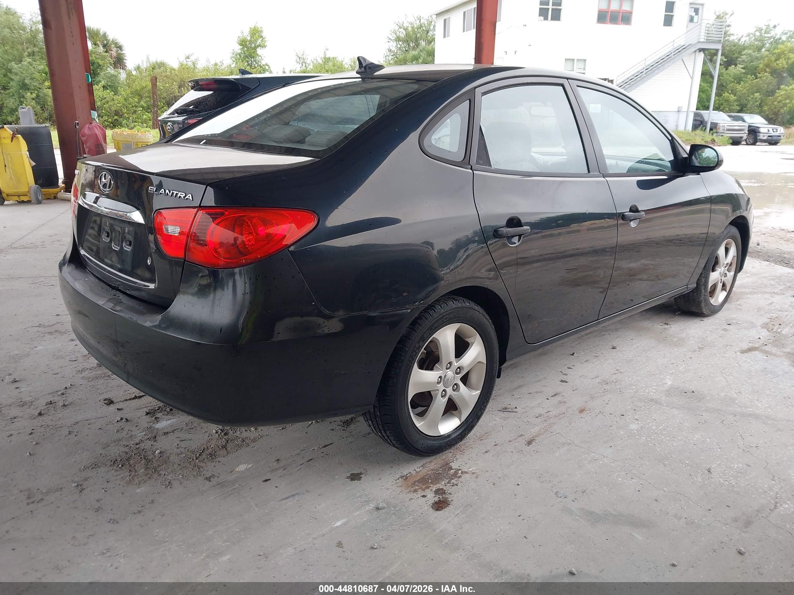 HYUNDAI ELANTRA image 4