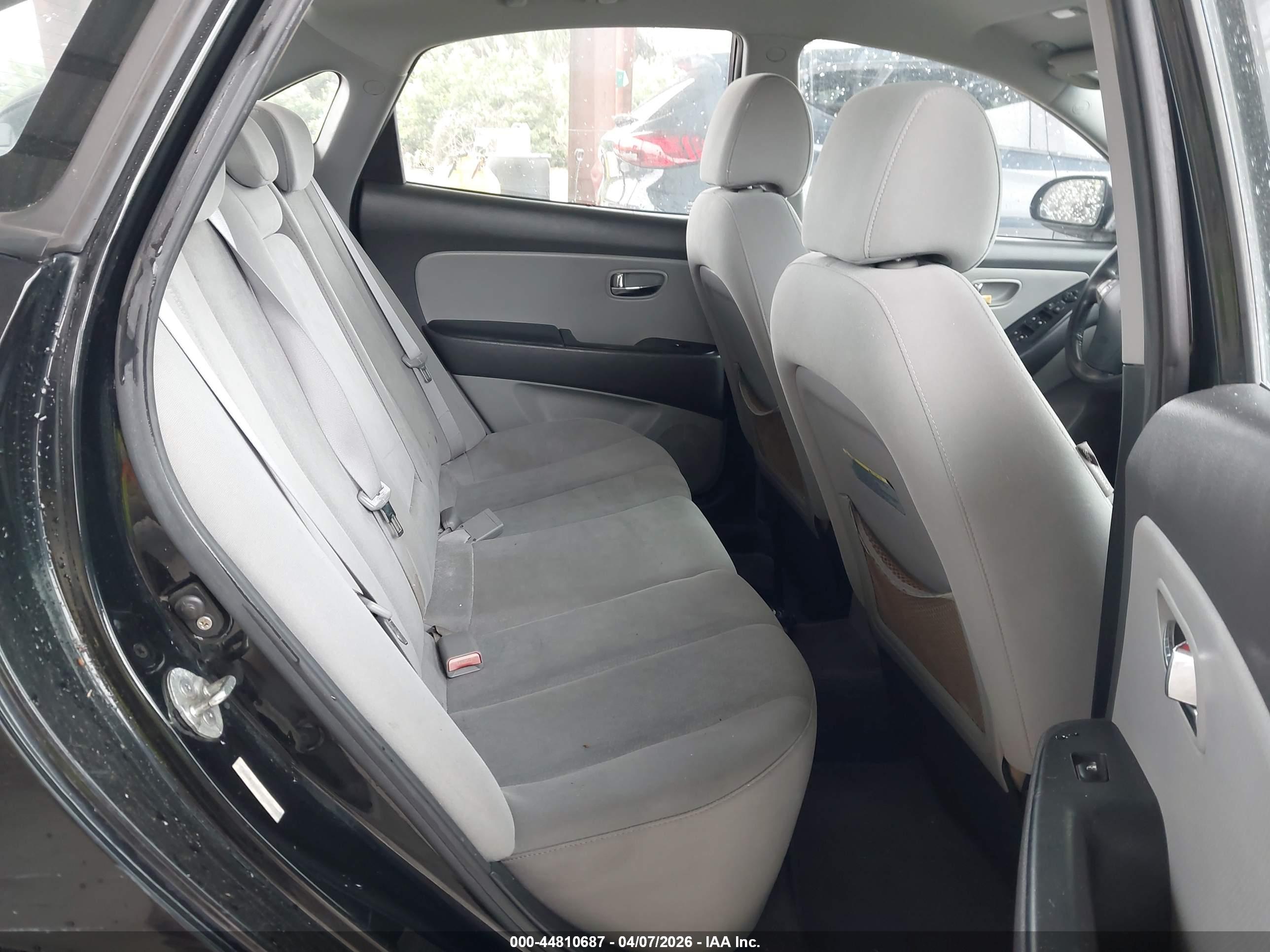HYUNDAI ELANTRA image 8