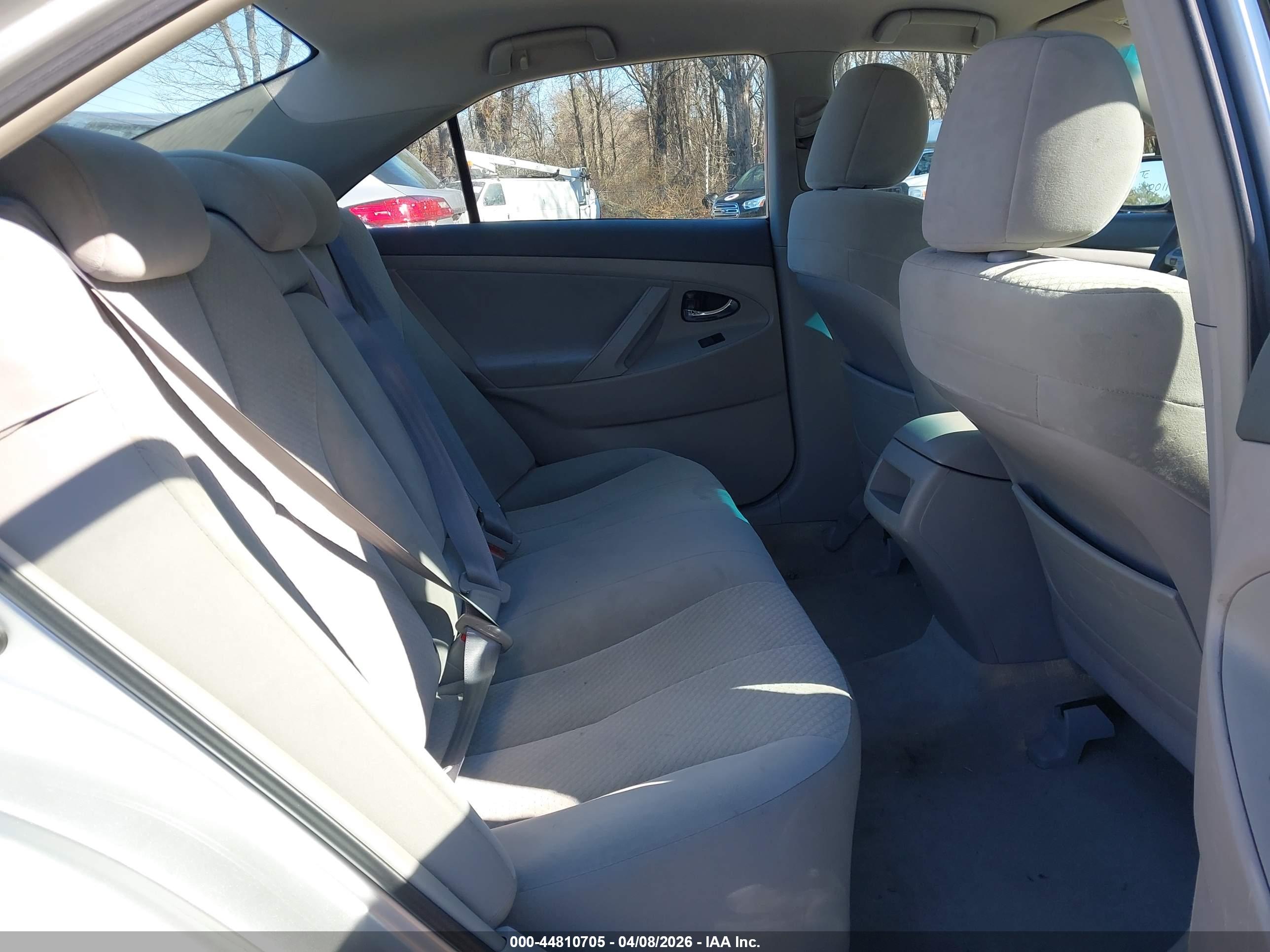 TOYOTA CAMRY image 8