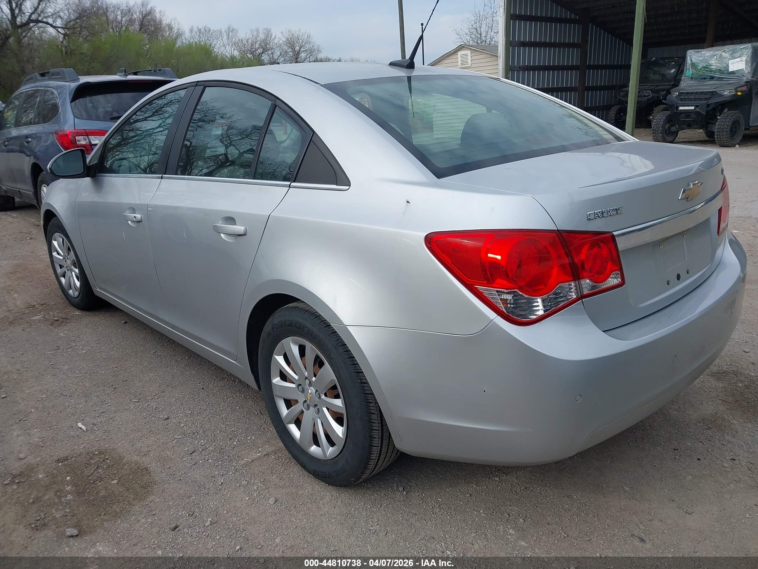 CHEVROLET CRUZE image 3