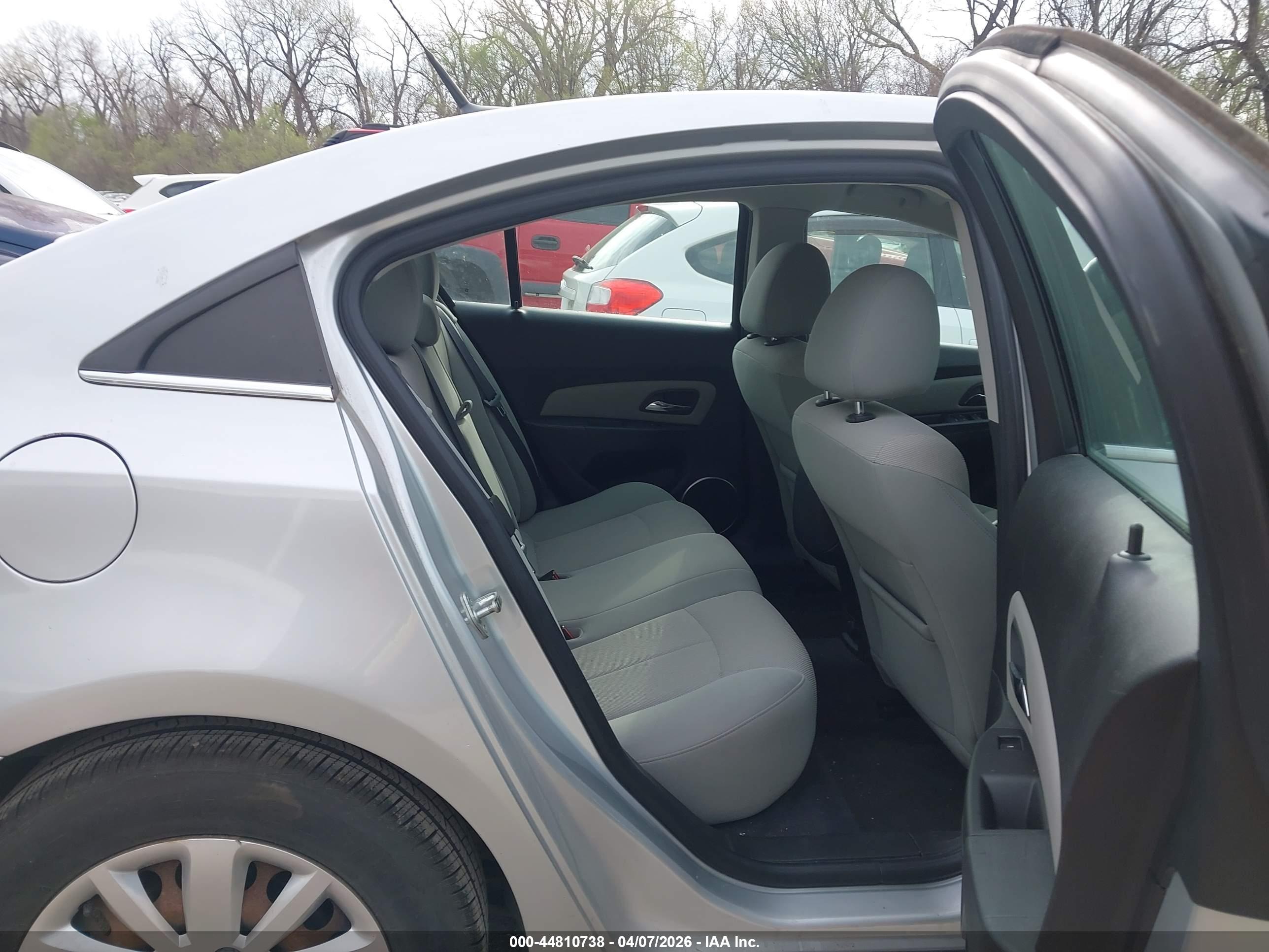 CHEVROLET CRUZE image 8
