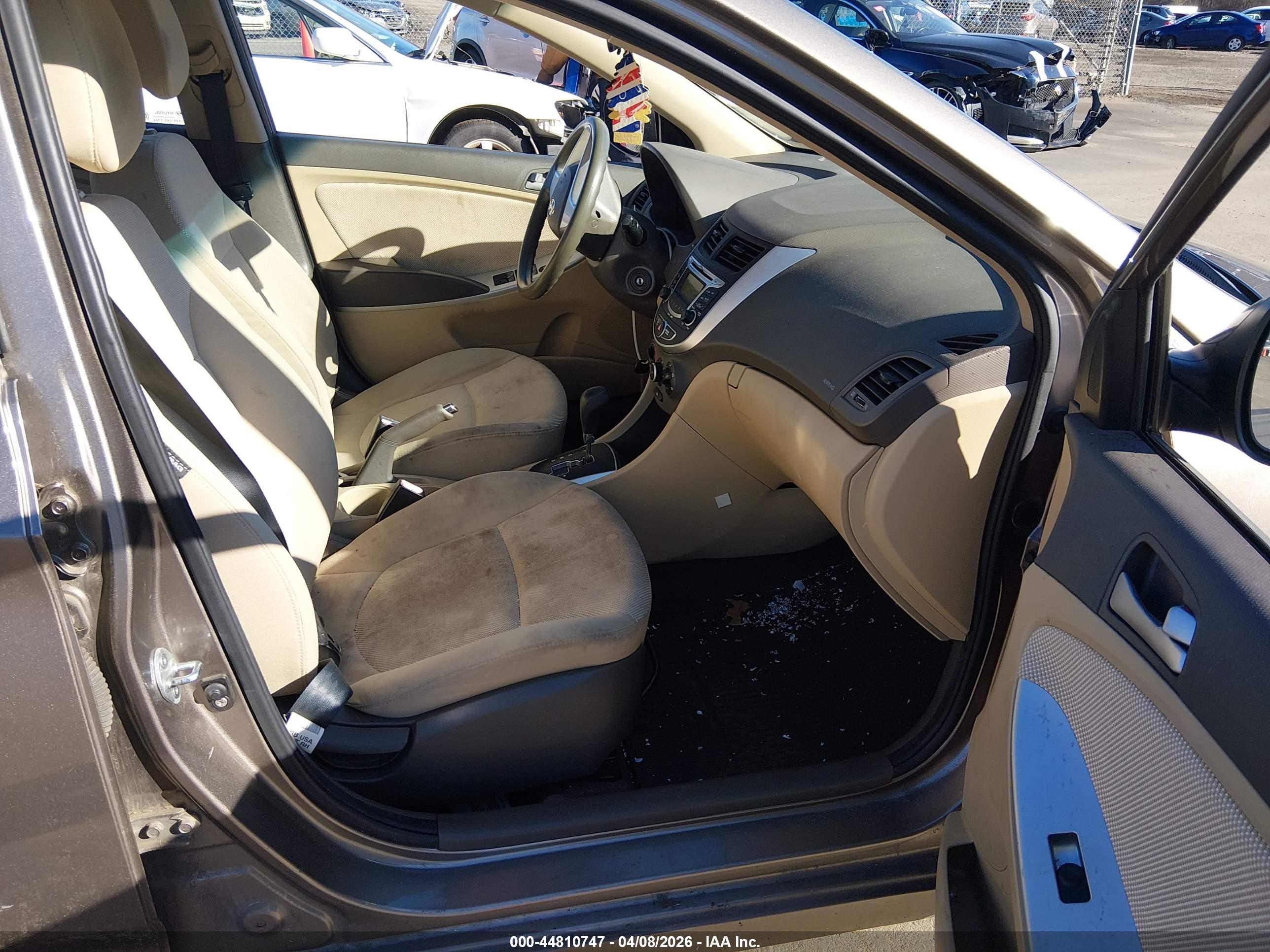 HYUNDAI ACCENT image 5