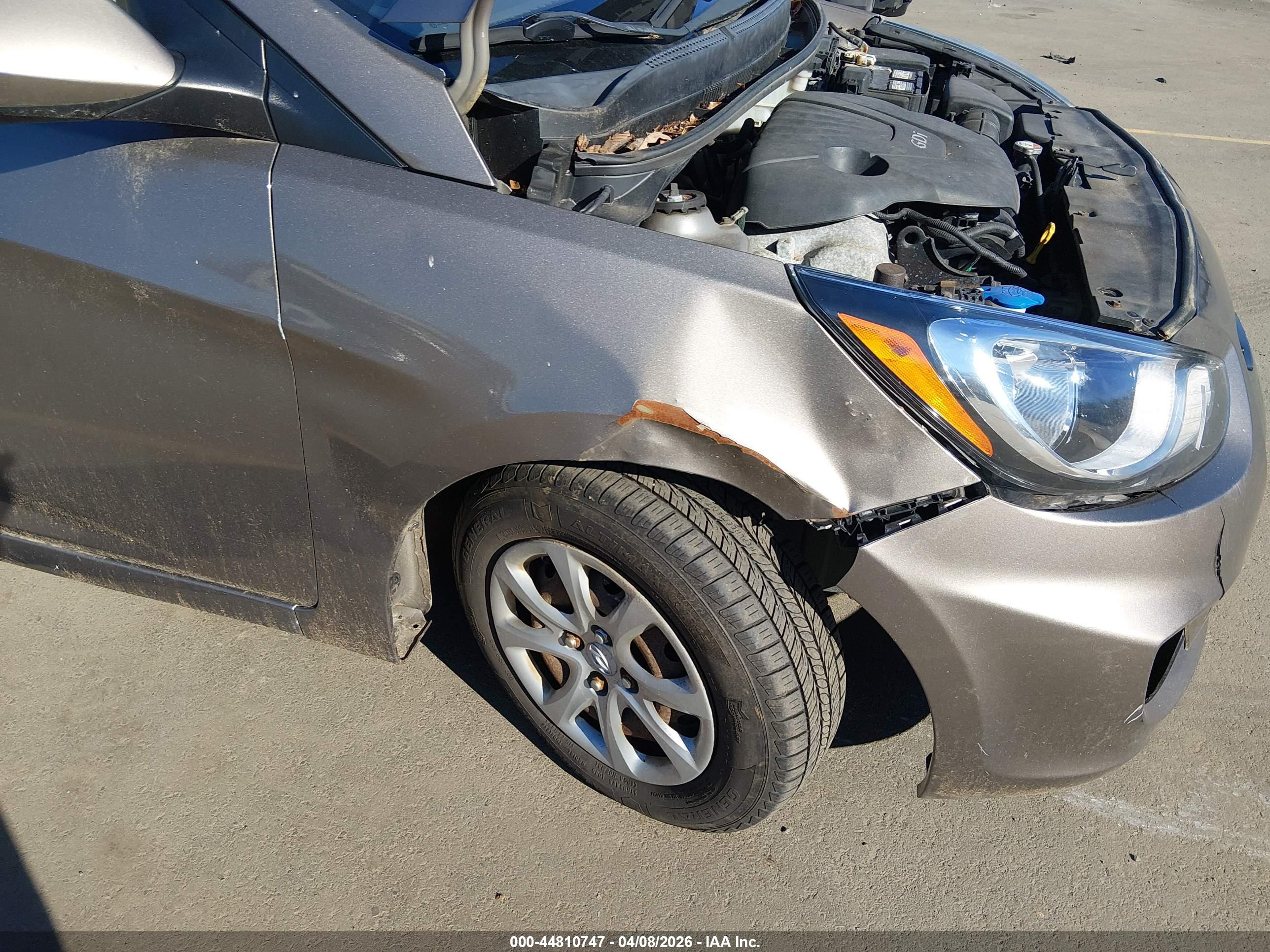 HYUNDAI ACCENT image 6