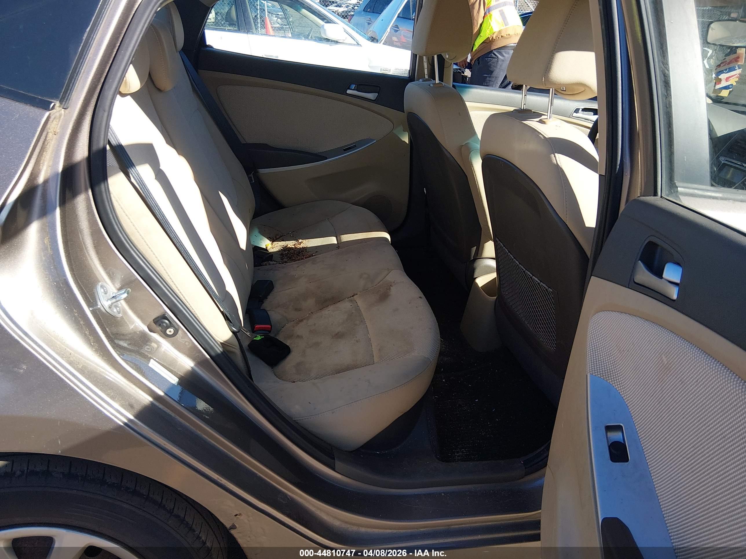 HYUNDAI ACCENT image 8
