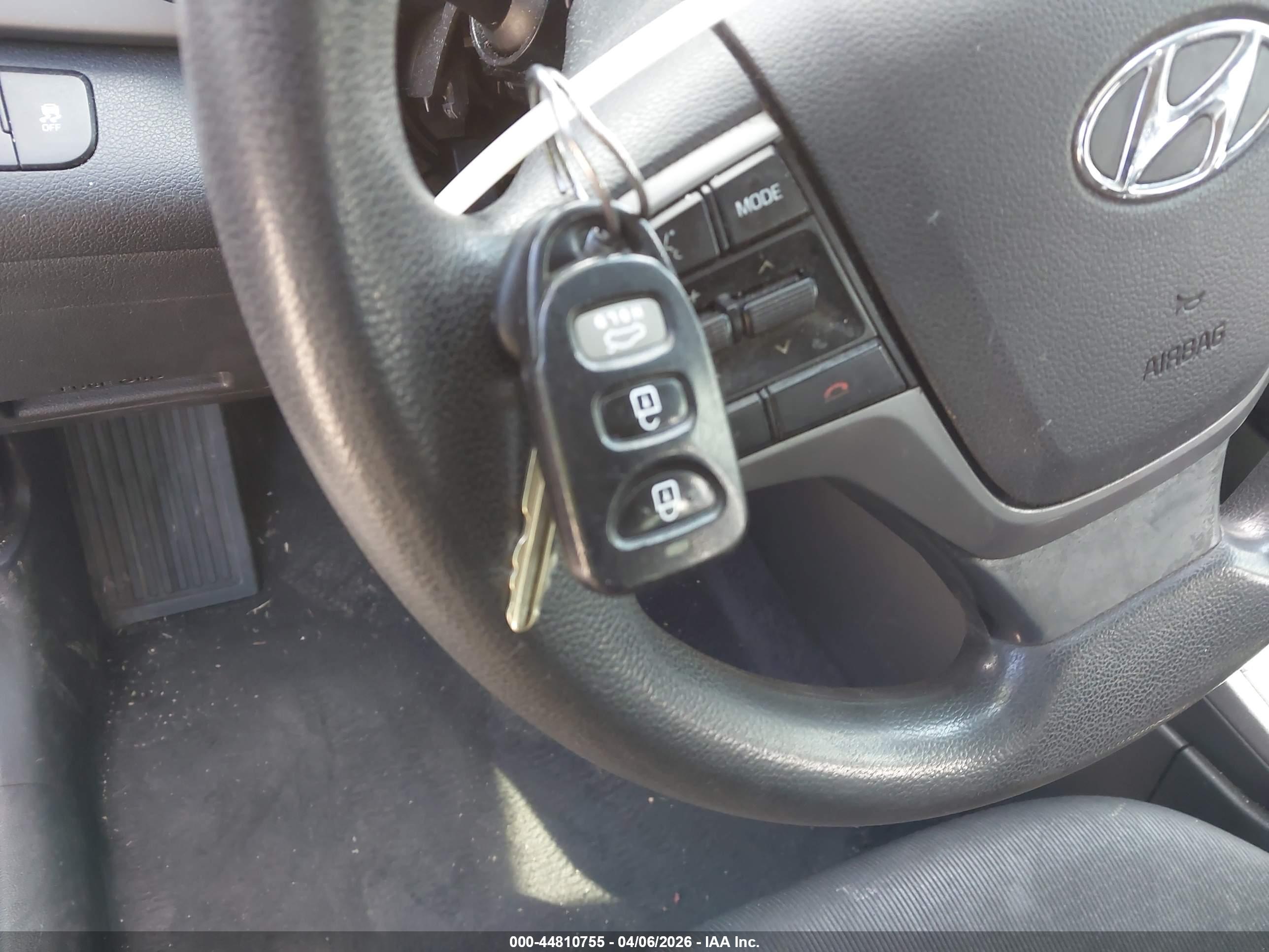 HYUNDAI ELANTRA image 11