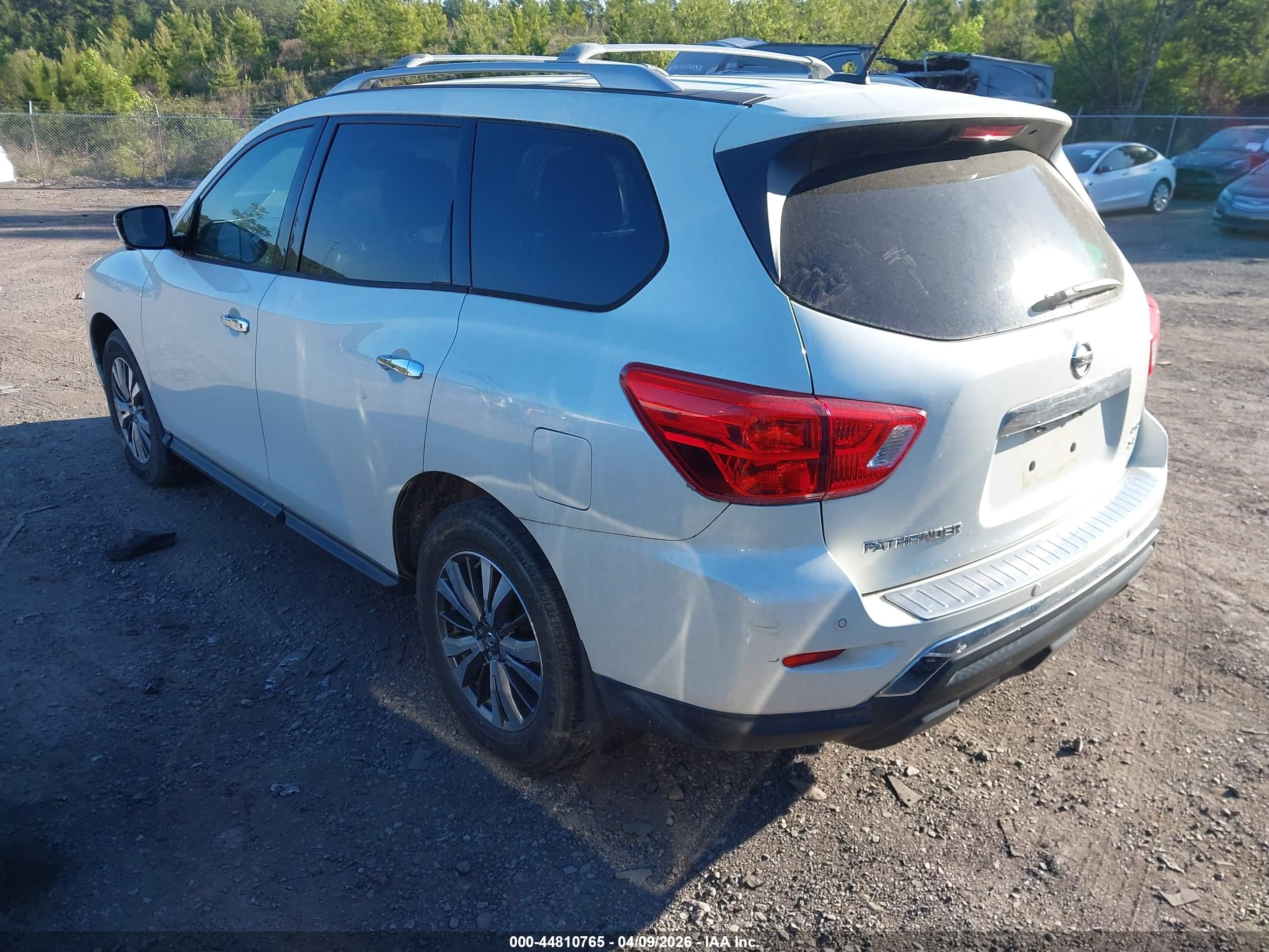 NISSAN PATHFINDER image 3