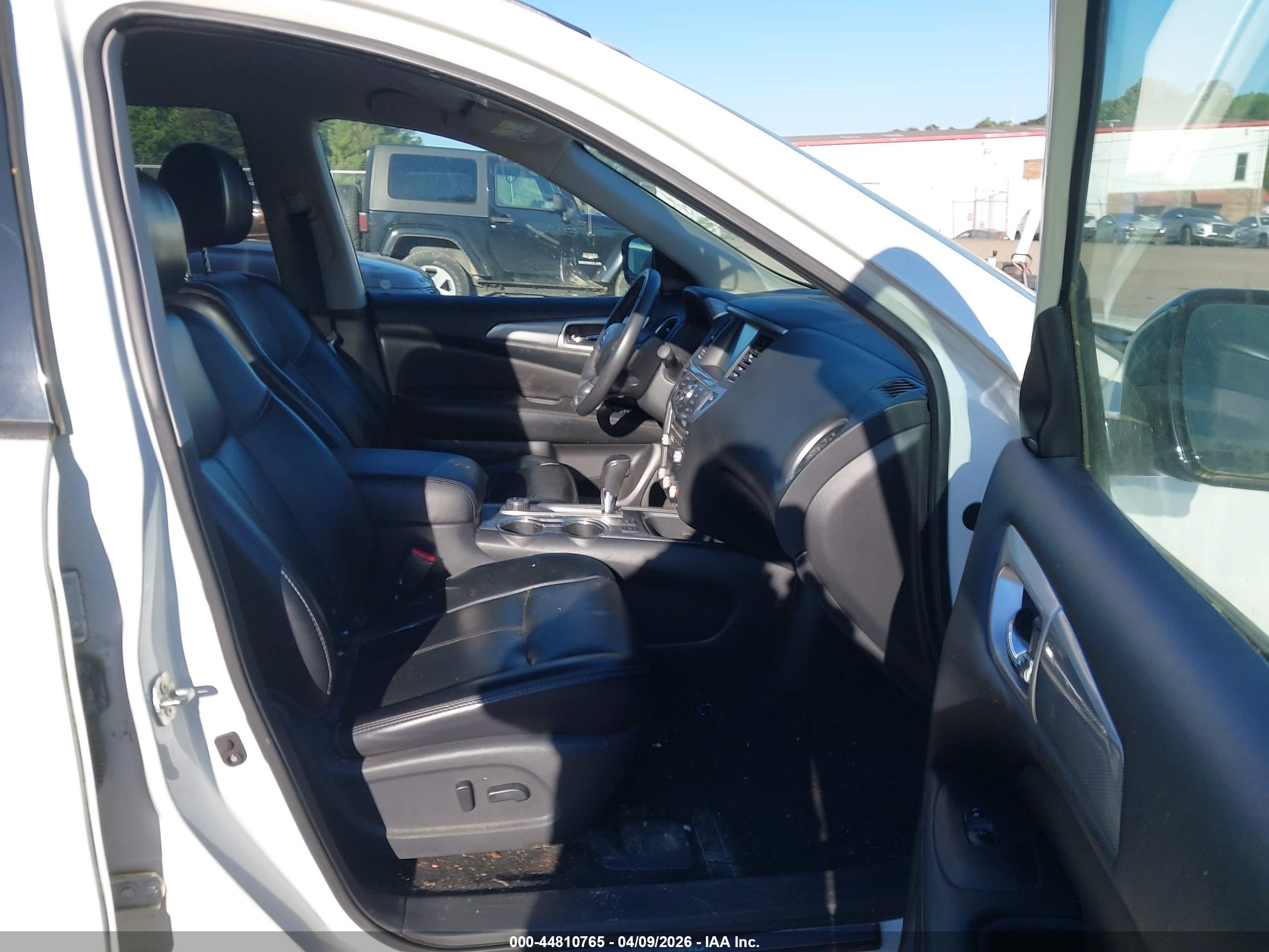 NISSAN PATHFINDER image 5