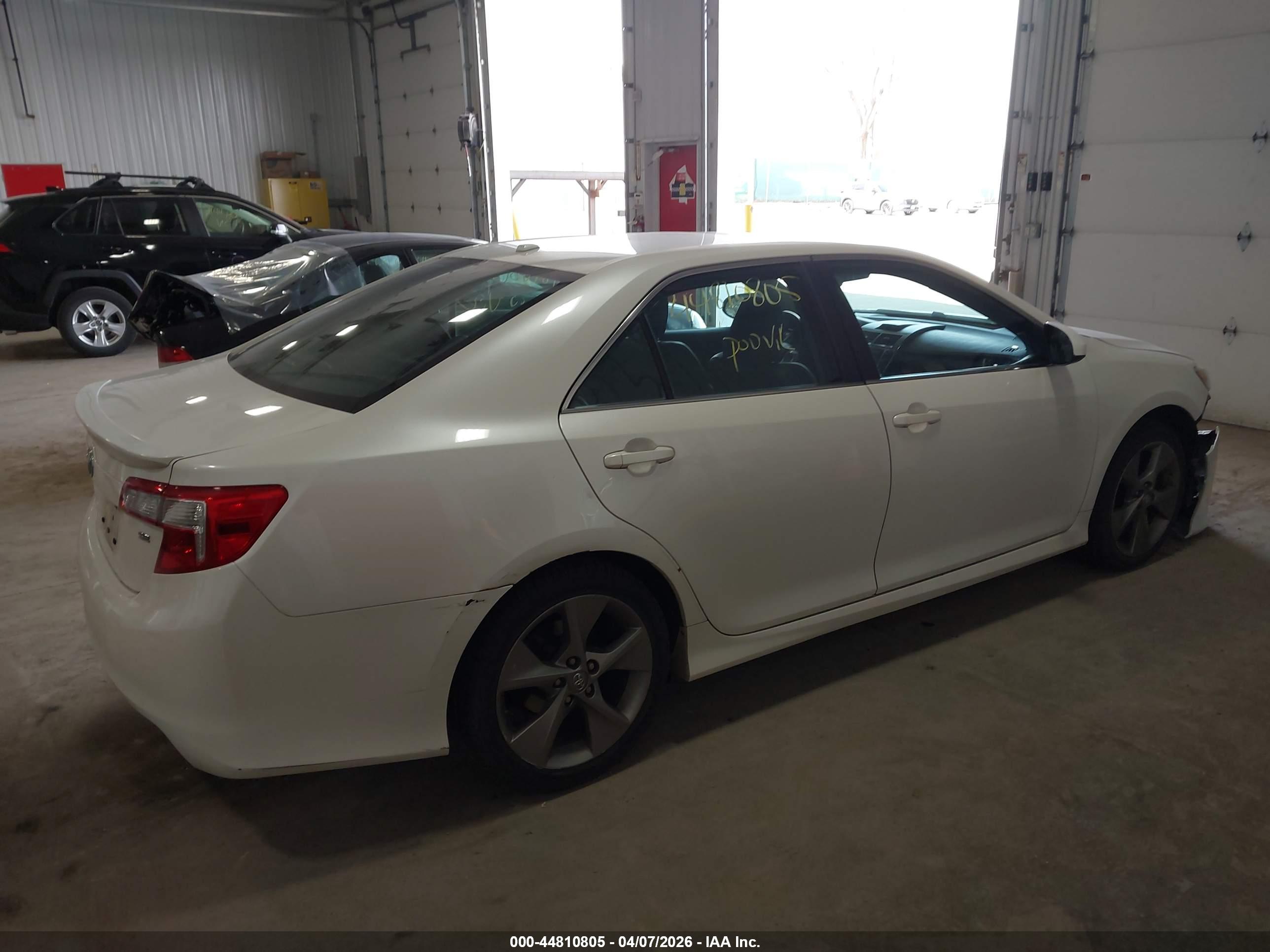 TOYOTA CAMRY image 4