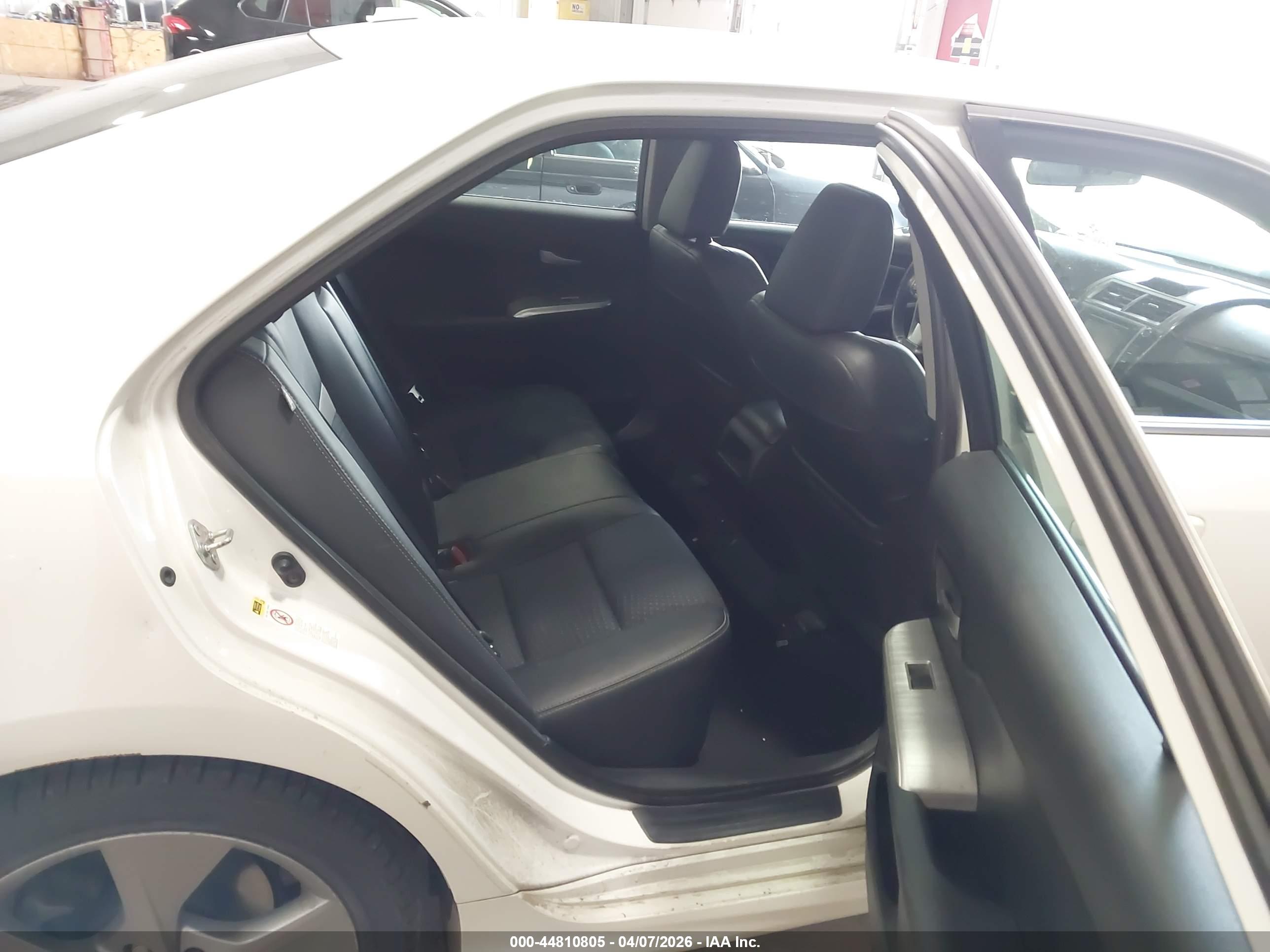 TOYOTA CAMRY image 8