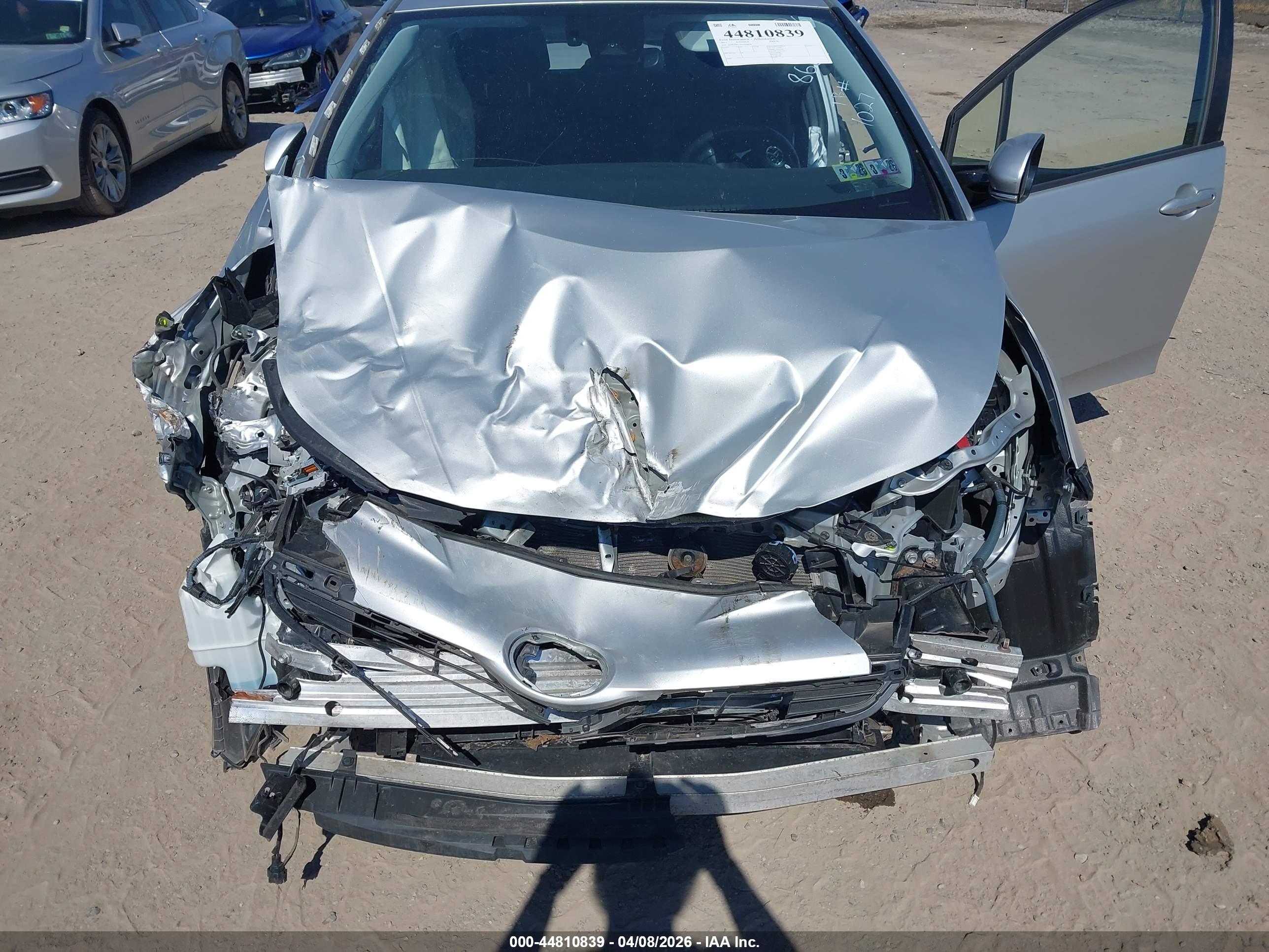 TOYOTA PRIUS image 6