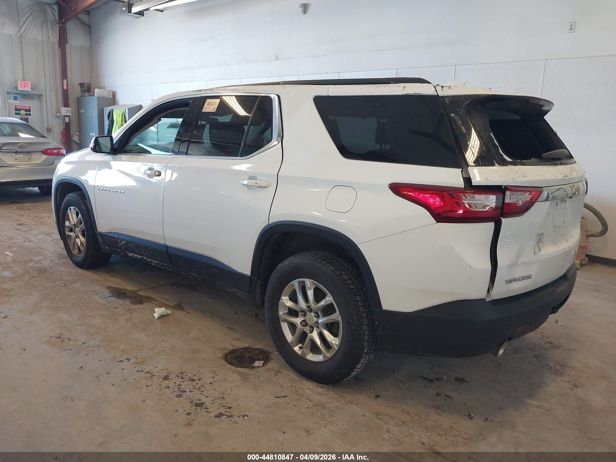 CHEVROLET TRAVERSE image 3