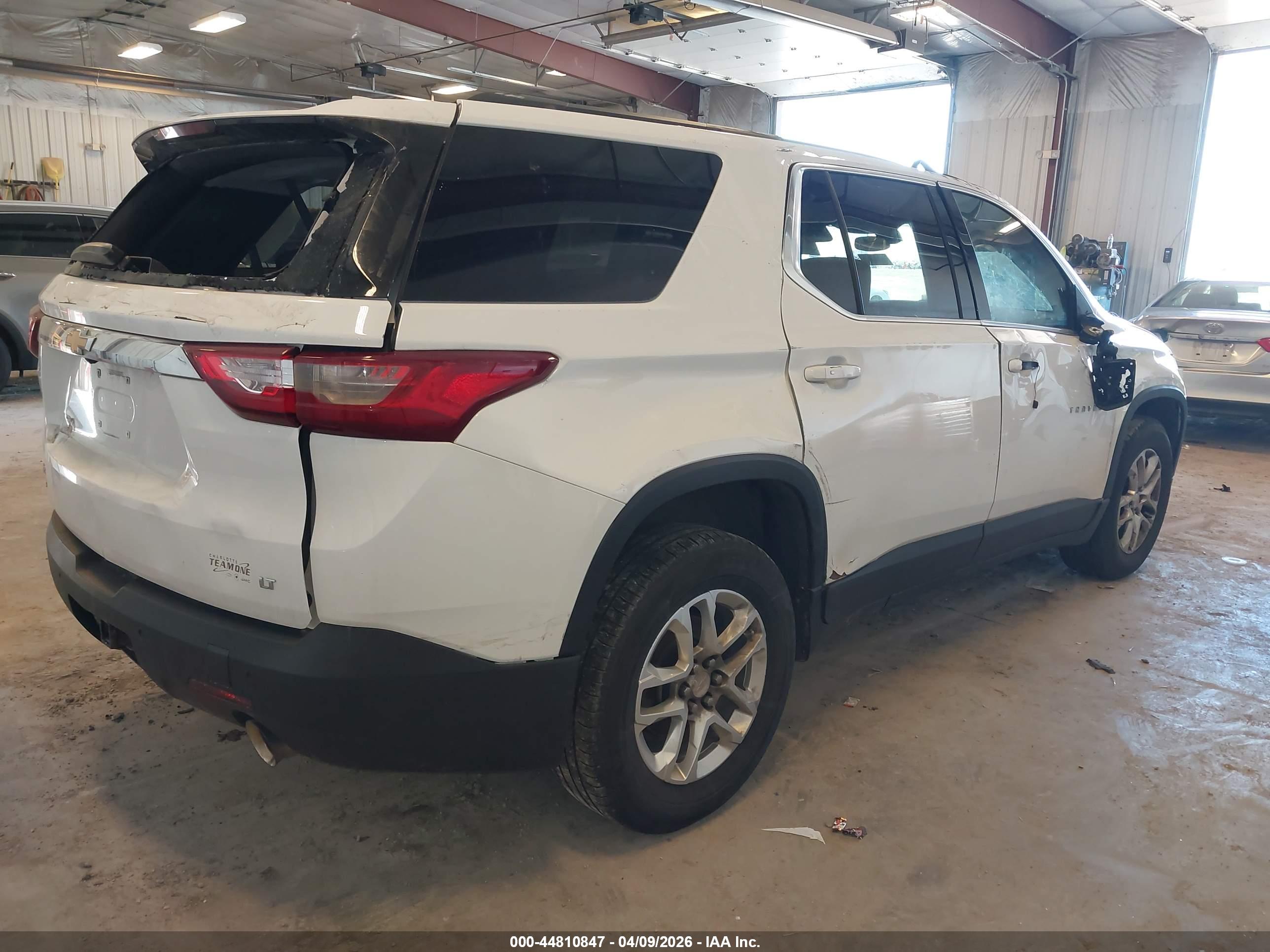 CHEVROLET TRAVERSE image 4
