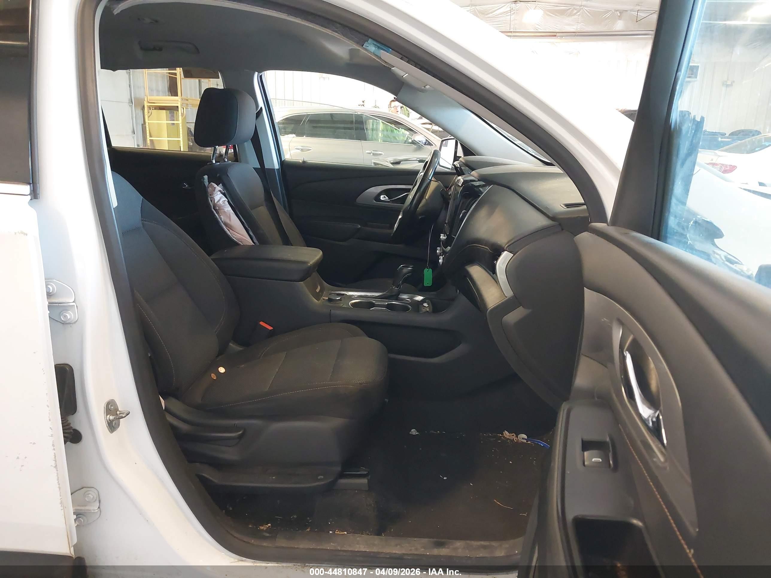 CHEVROLET TRAVERSE image 5