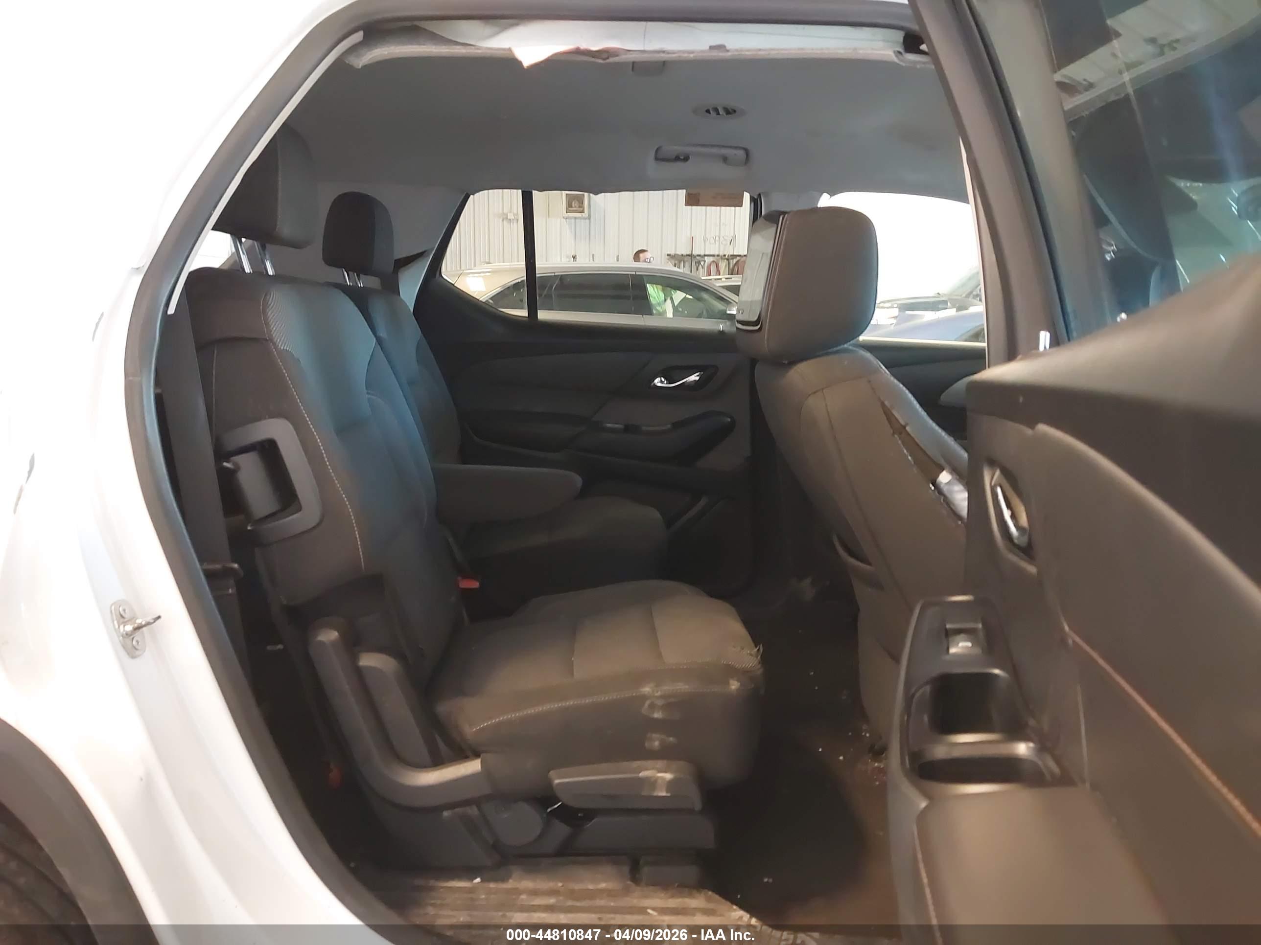 CHEVROLET TRAVERSE image 8