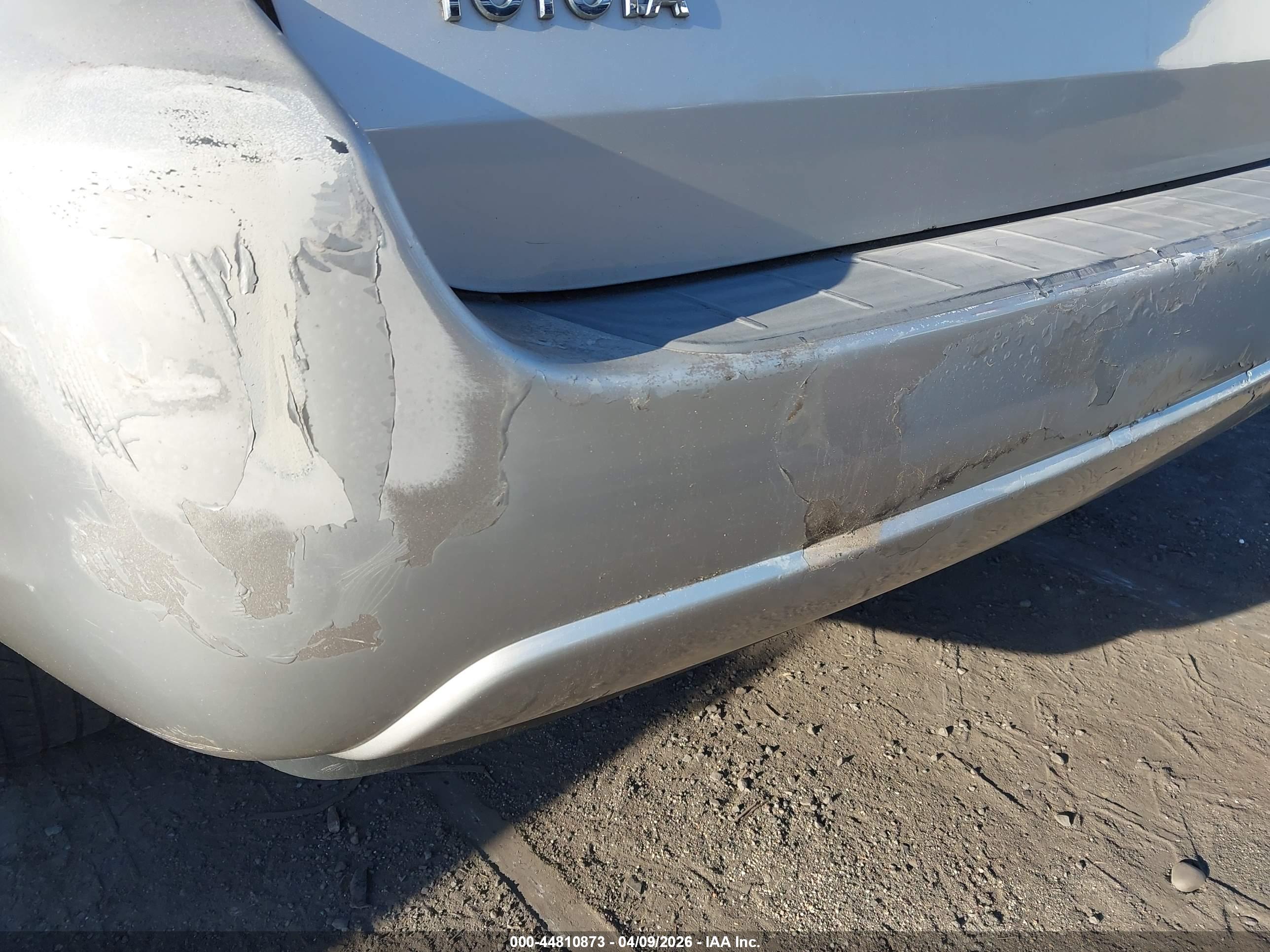 TOYOTA SIENNA image 6