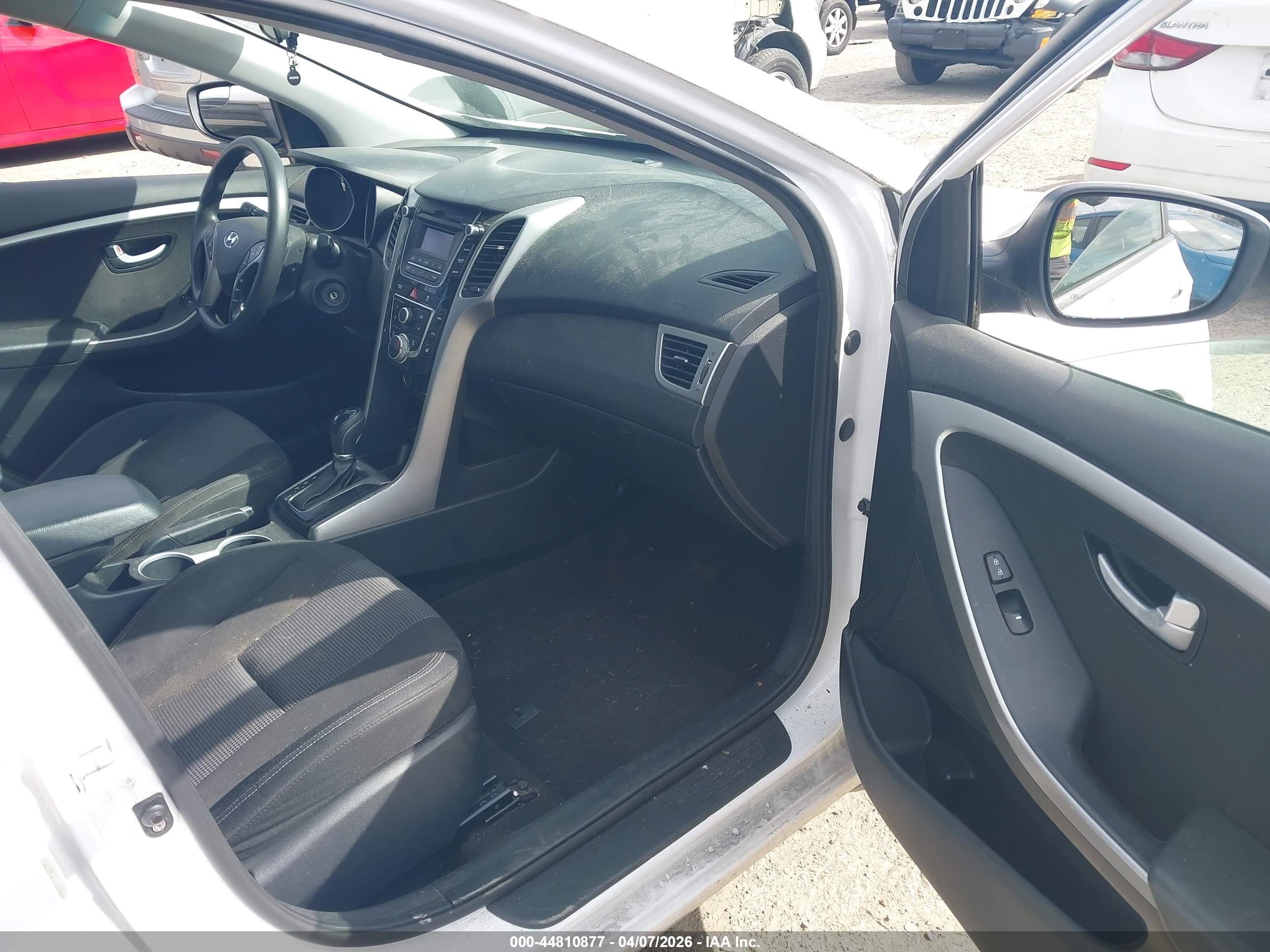 HYUNDAI ELANTRA image 5